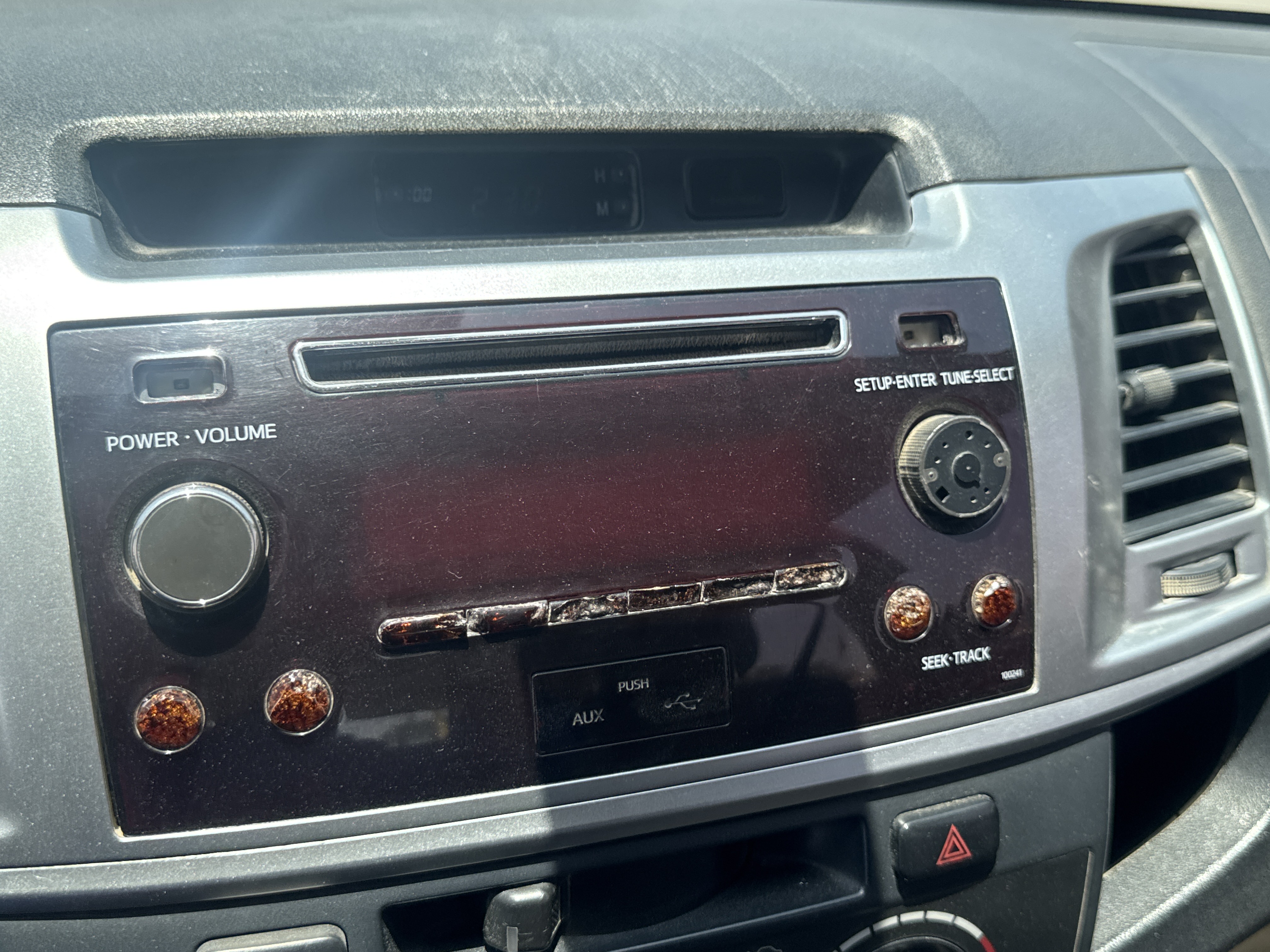 SUV-005-Toyota-Fortuner-SUVs-inspection-Electronics-Radio-/-Music-system-4