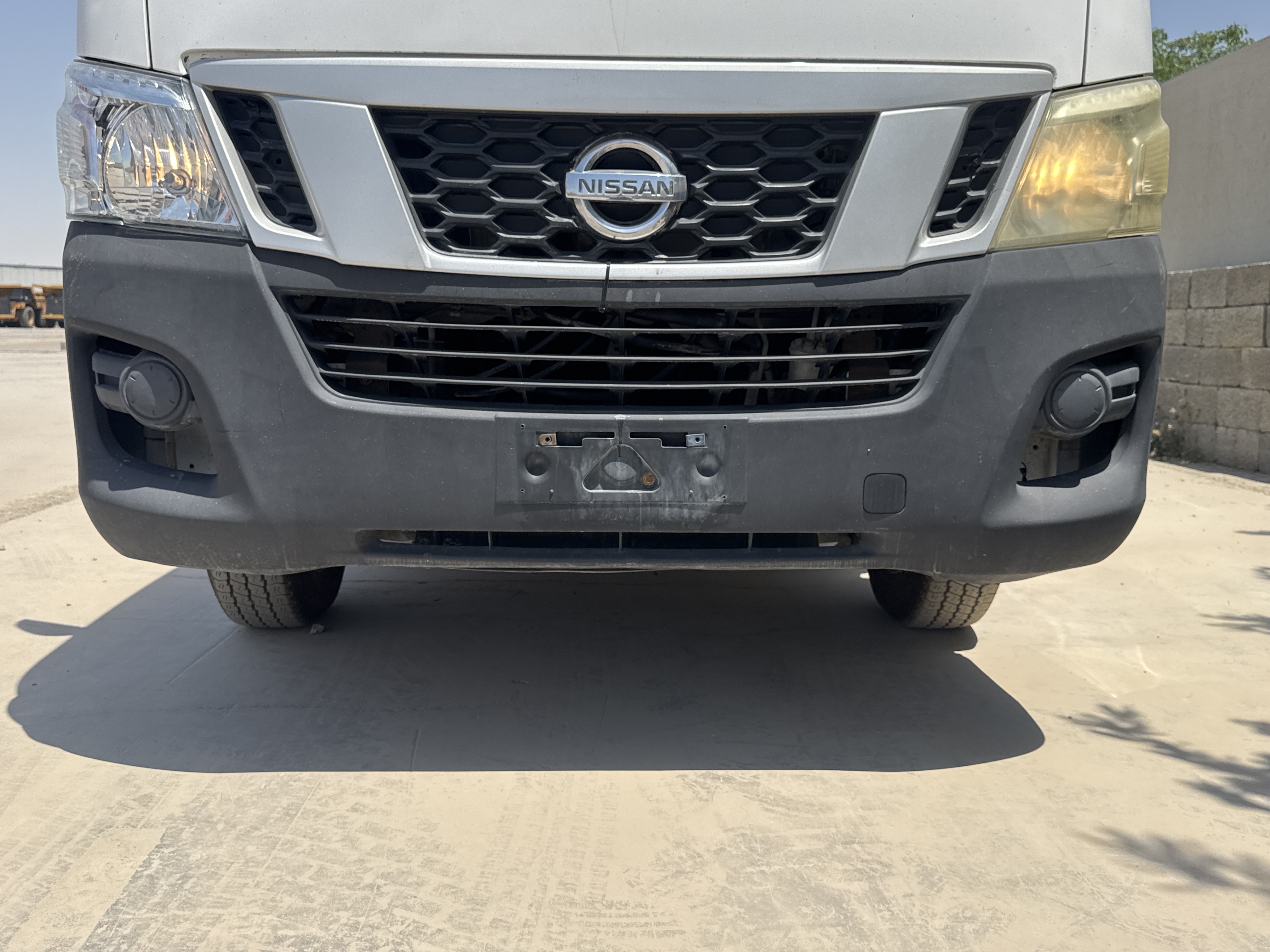 VPV-001-Nissan-Urvan-Passenger-vans-inspection-Exterior-Front-grille-and-bumper-1