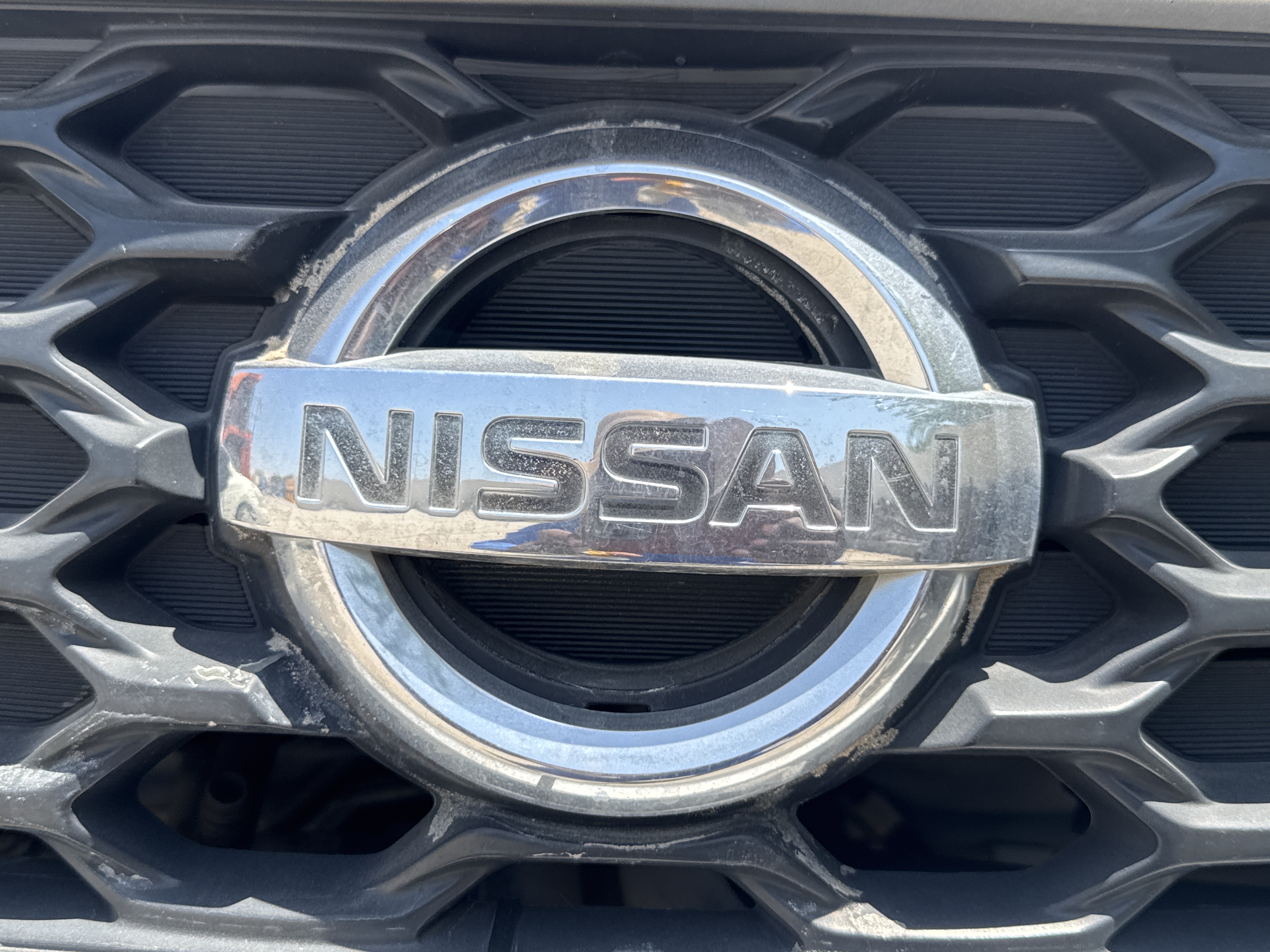 VPV-001-Nissan-Urvan-Passenger-vans-inspection-Exterior-Front-logo-1