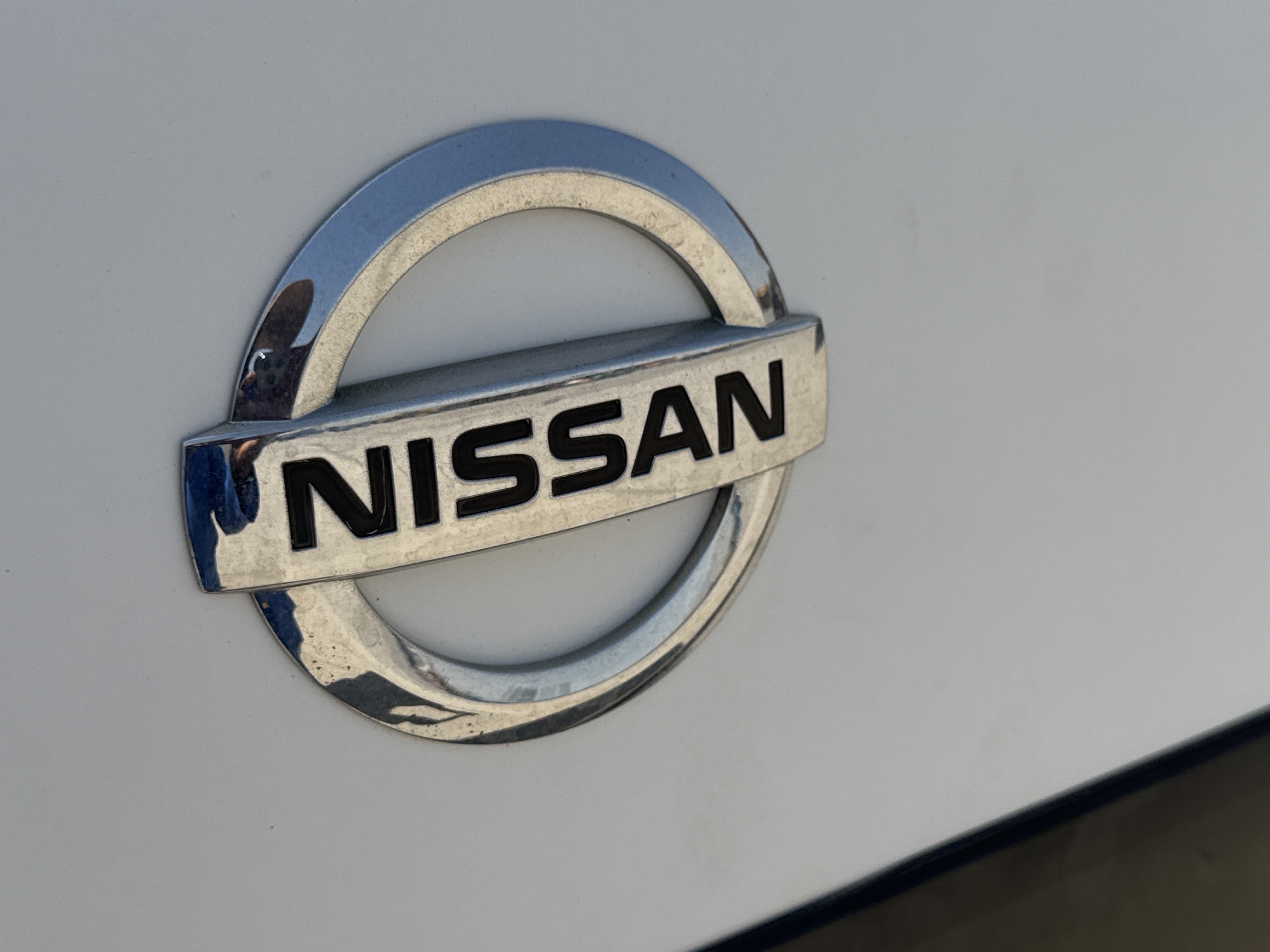 VPV-001-Nissan-Urvan-Passenger-vans-inspection-Exterior-Rear-logo-1