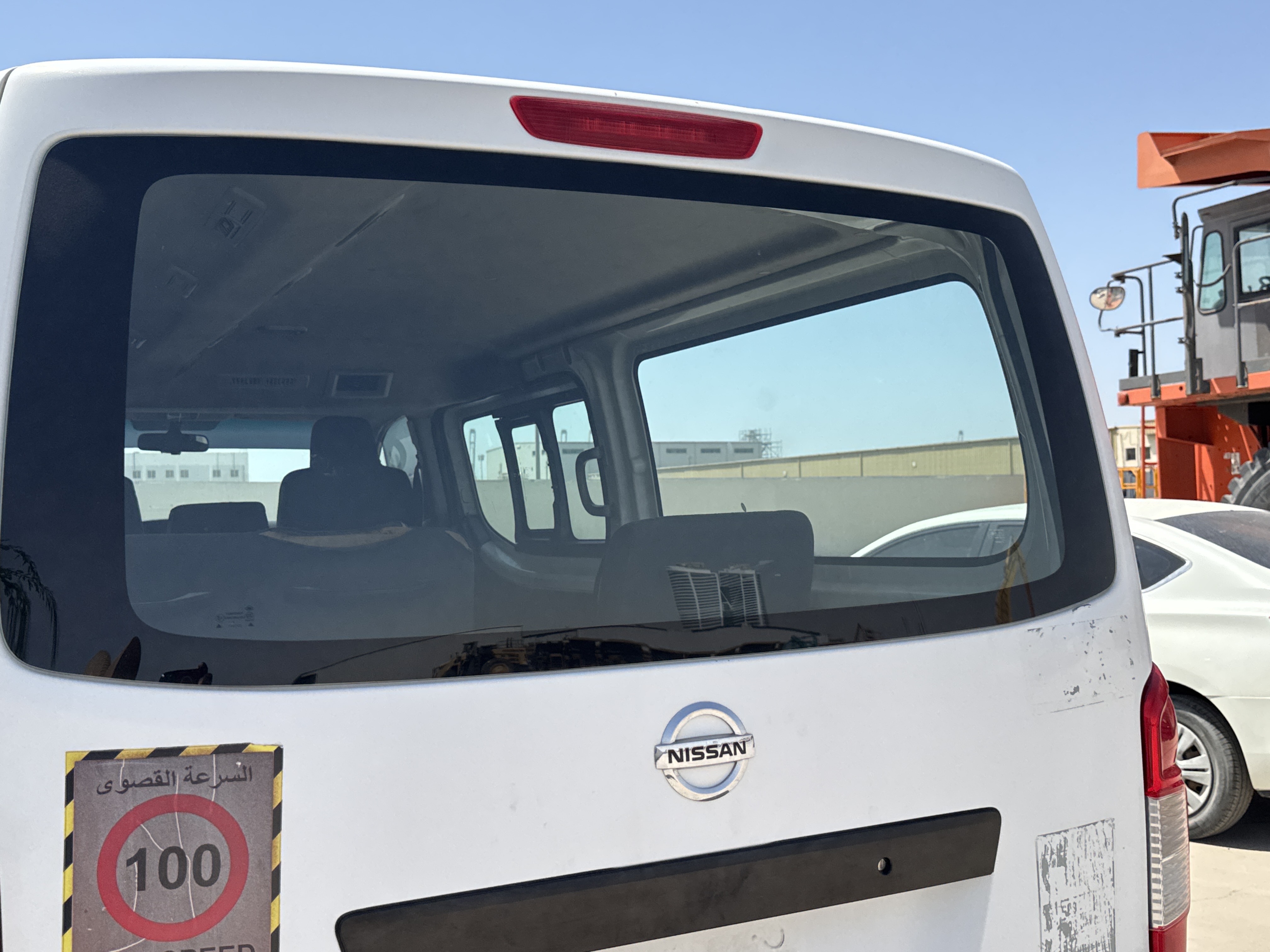 VPV-001-Nissan-Urvan-Passenger-vans-inspection-Exterior-Rear-windshield-1