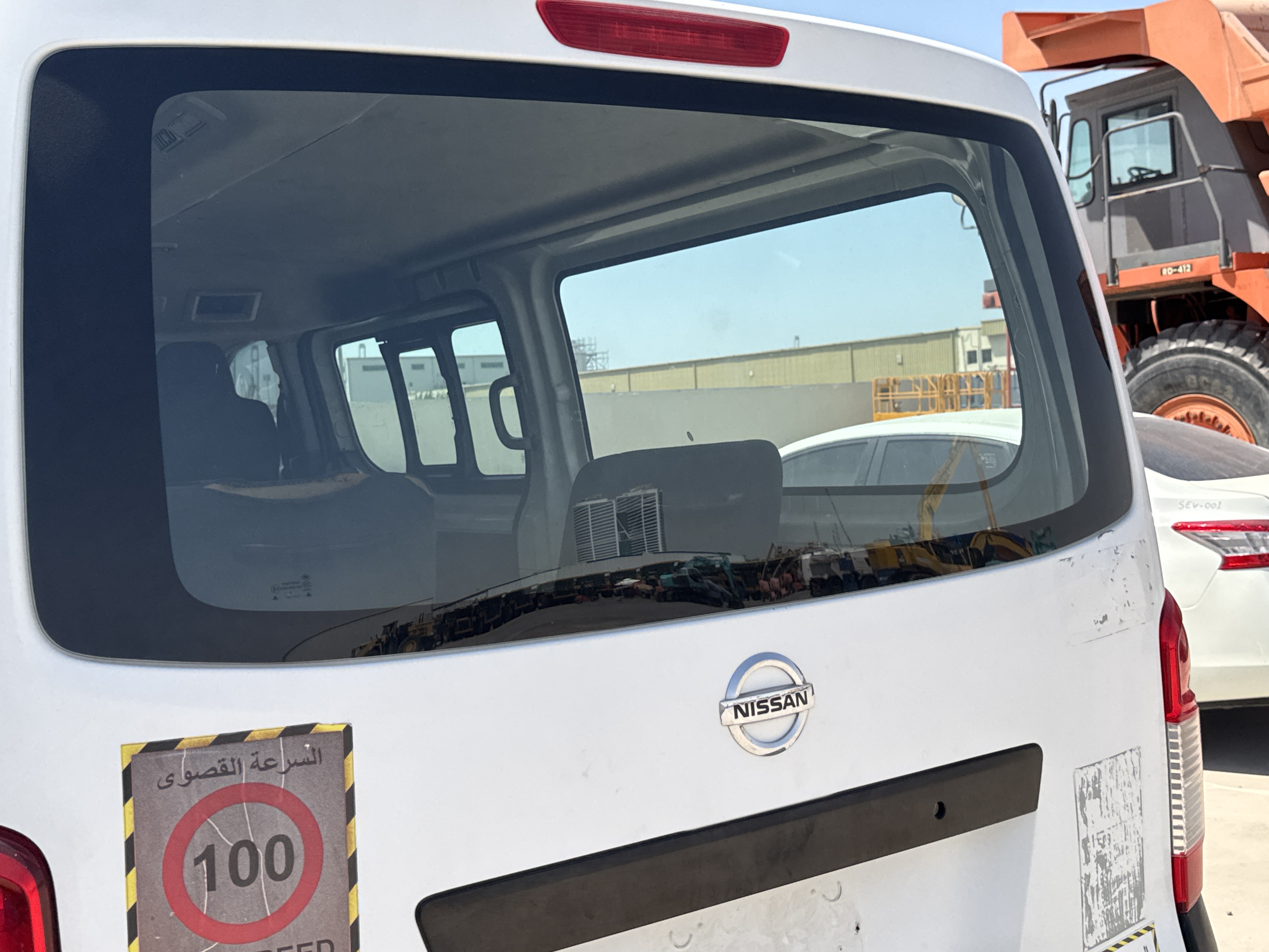 VPV-001-Nissan-Urvan-Passenger-vans-inspection-Exterior-Rear-windshield-1