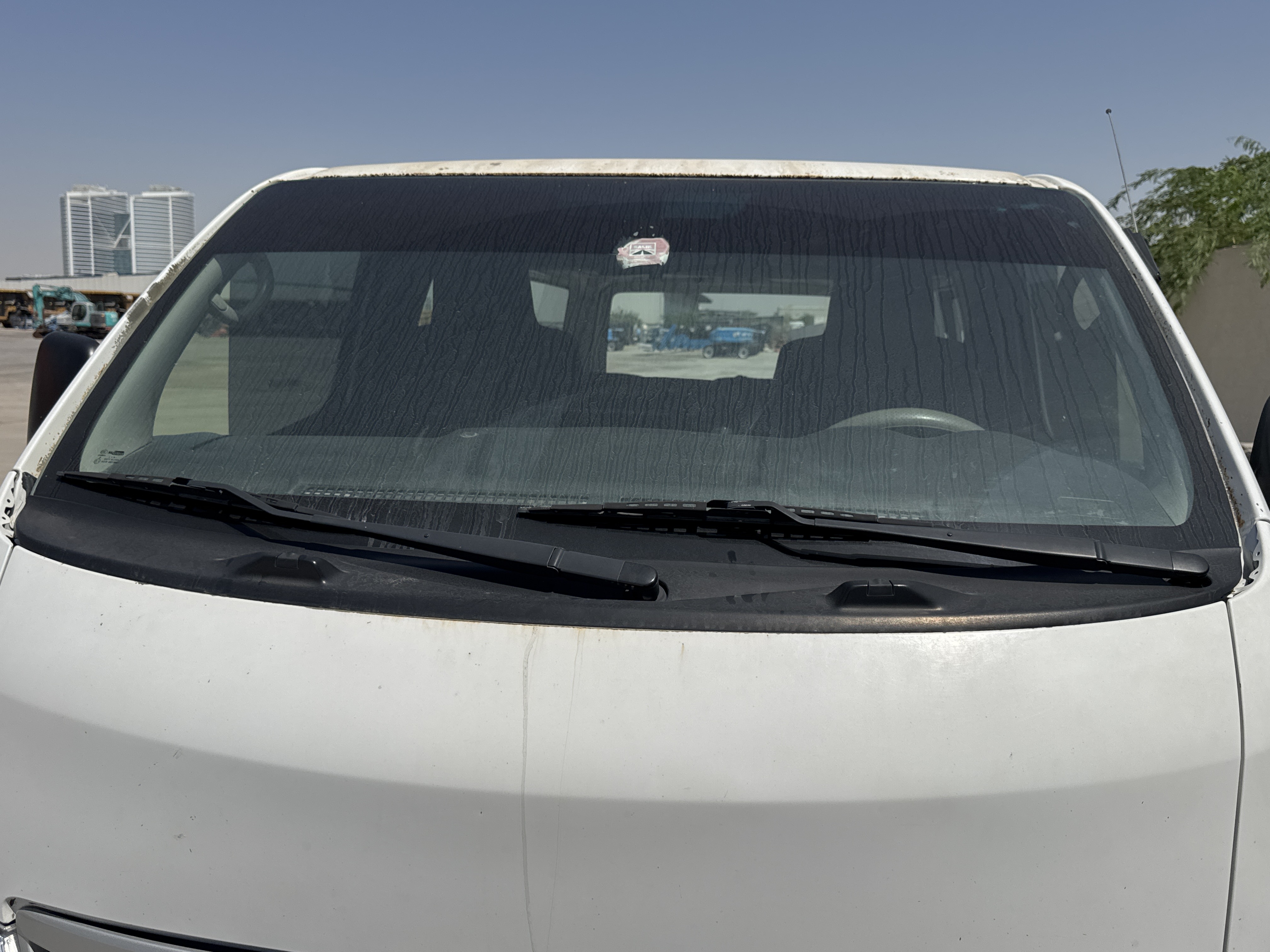 VPV-001-Nissan-Urvan-Passenger-vans-inspection-Exterior-Front-windshield-1