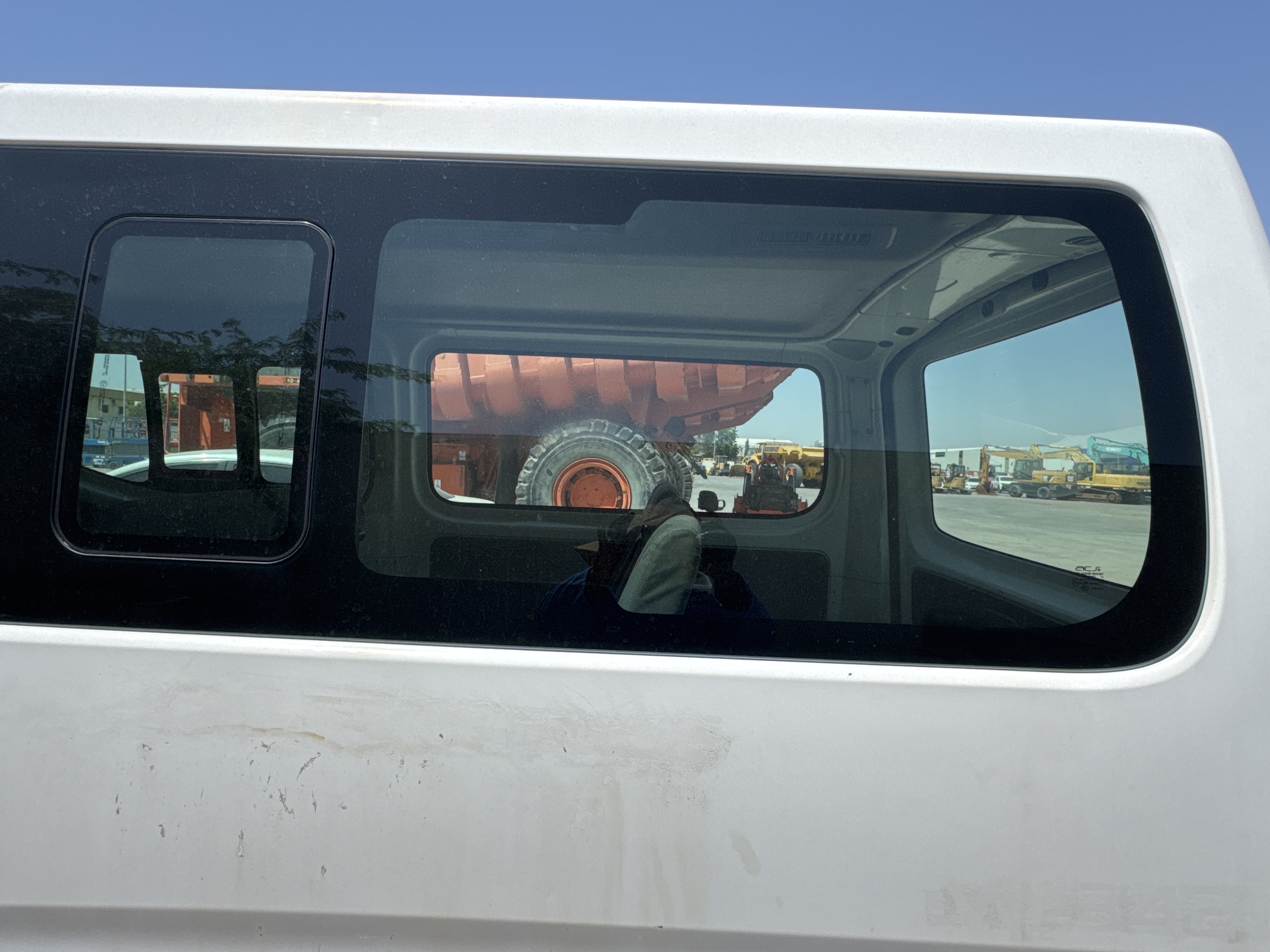 VPV-001-Nissan-Urvan-Passenger-vans-inspection-Exterior-Left-quarter-glass-1