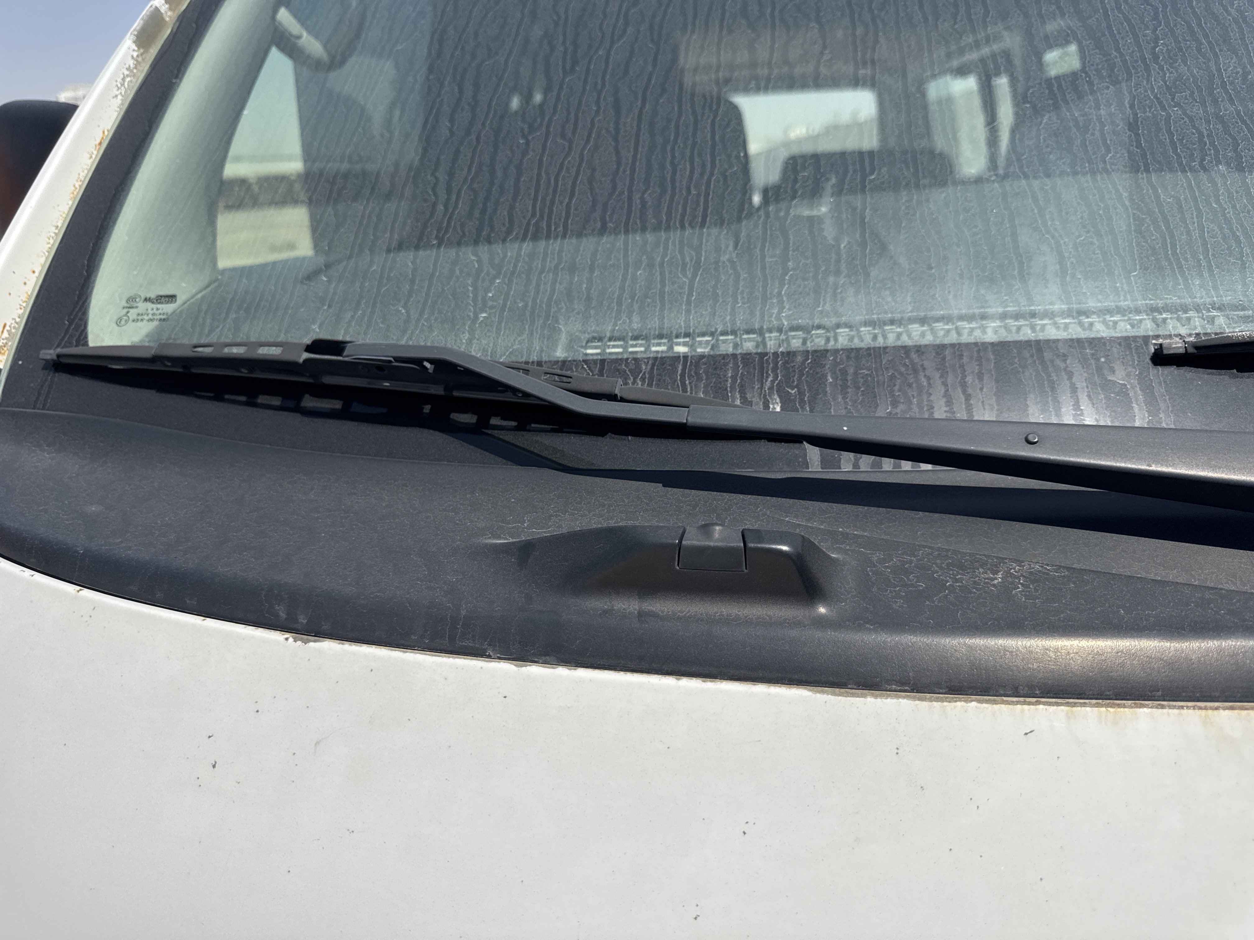 VPV-001-Nissan-Urvan-Passenger-vans-inspection-Electronics-Front-wiper-1