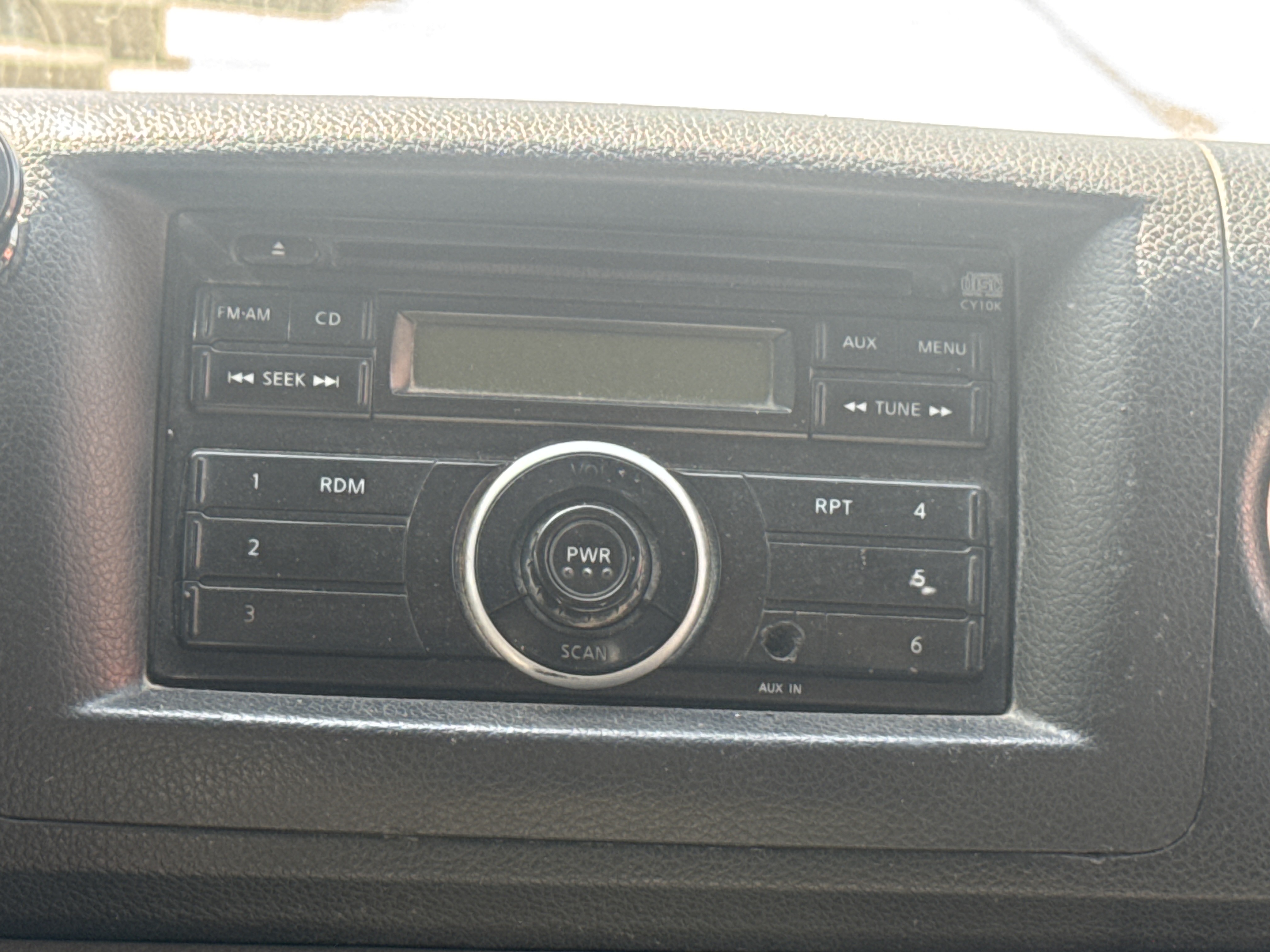 VPV-001-Nissan-Urvan-Passenger-vans-inspection-Electronics-Radio-/-Music-system-1