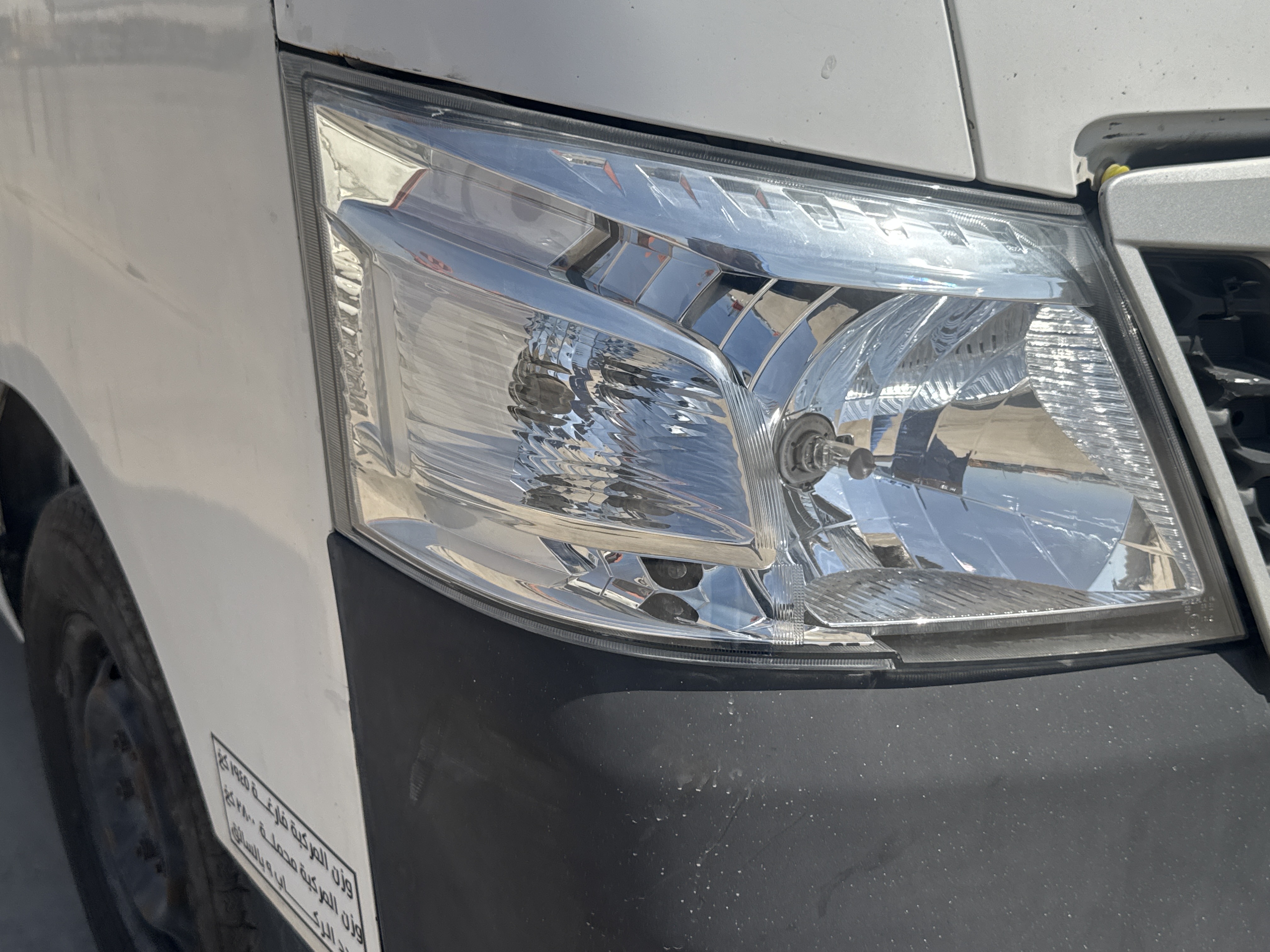 VPV-001-Nissan-Urvan-Passenger-vans-inspection-Electronics-Headlights-1