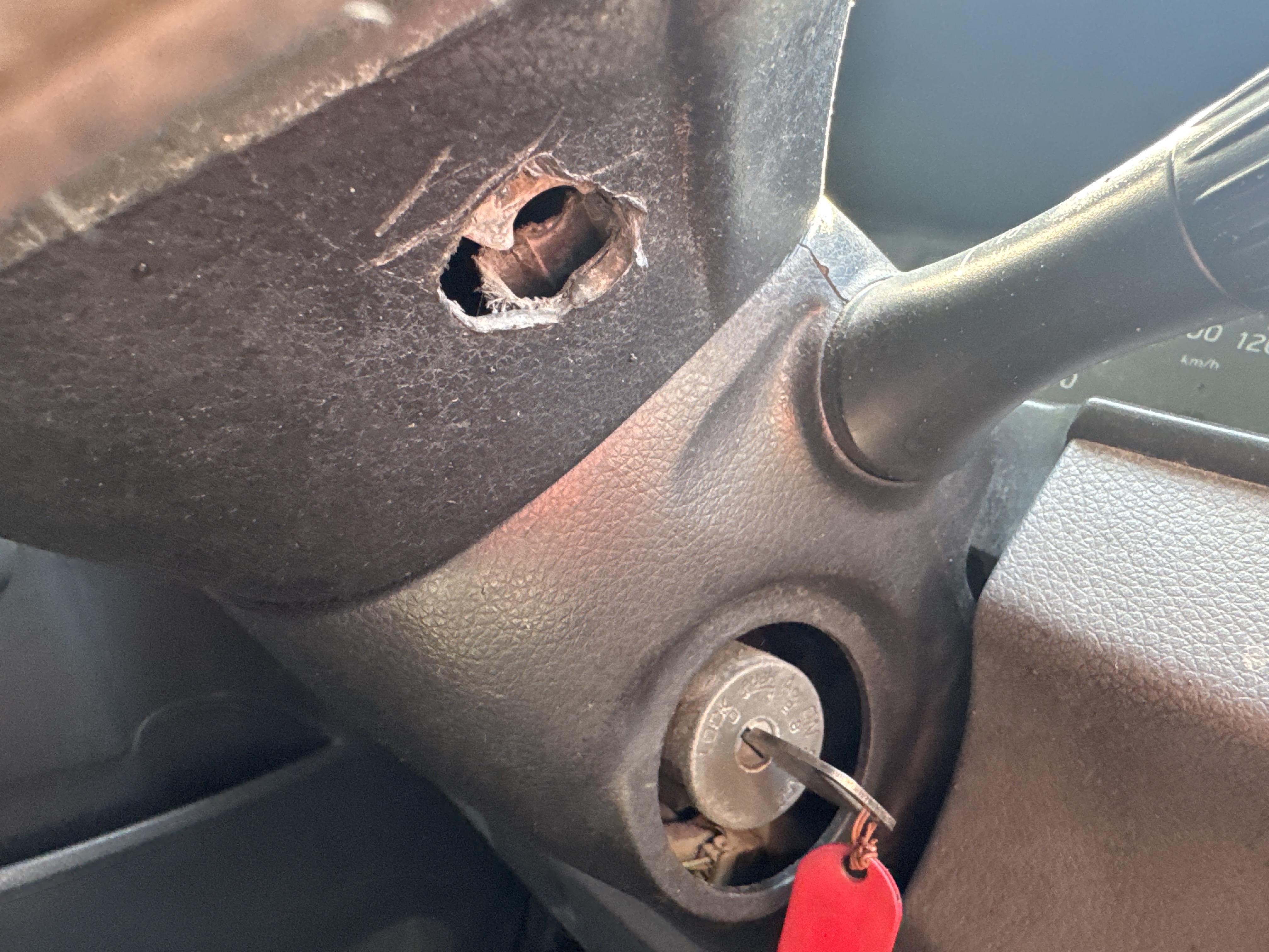 VPV-001-Nissan-Urvan-Passenger-vans-inspection-Interior-Steering-wheel-3