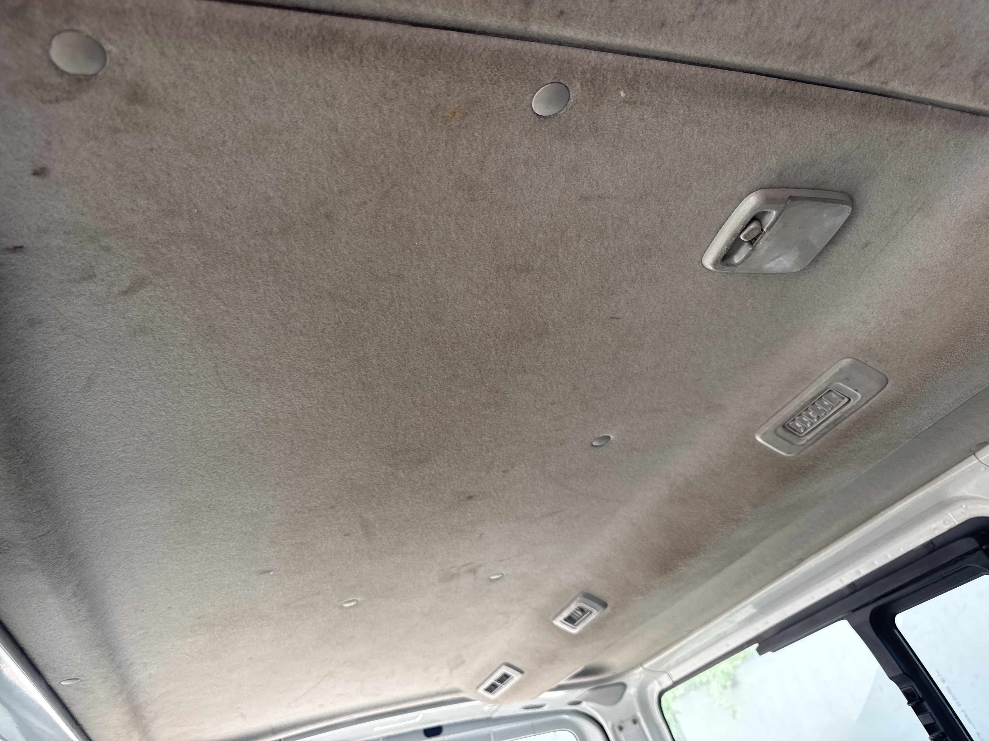 VPV-001-Nissan-Urvan-Passenger-vans-inspection-Interior-Roof-liner-1
