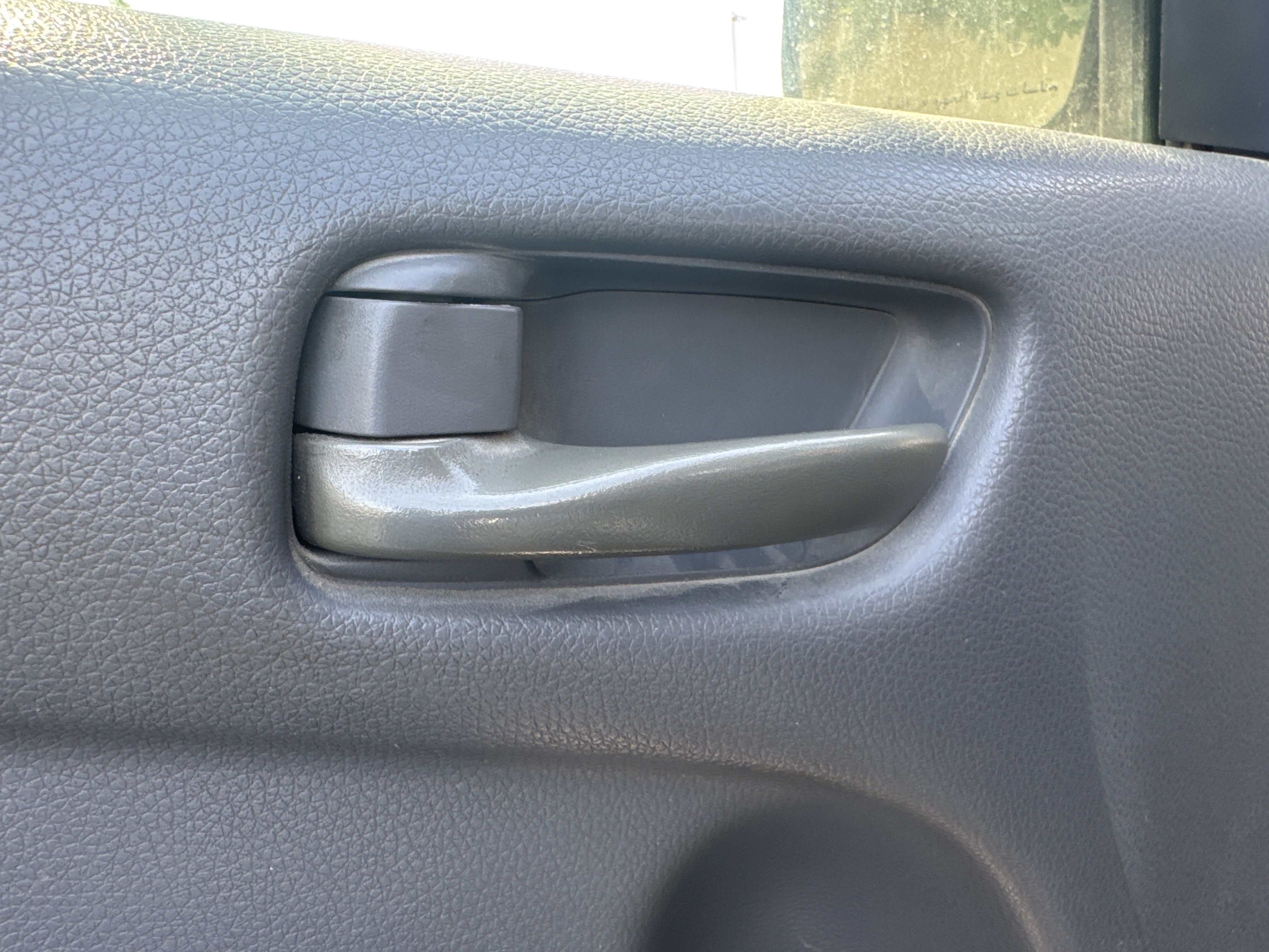 VPV-001-Nissan-Urvan-Passenger-vans-inspection-Interior-Door-handles-1