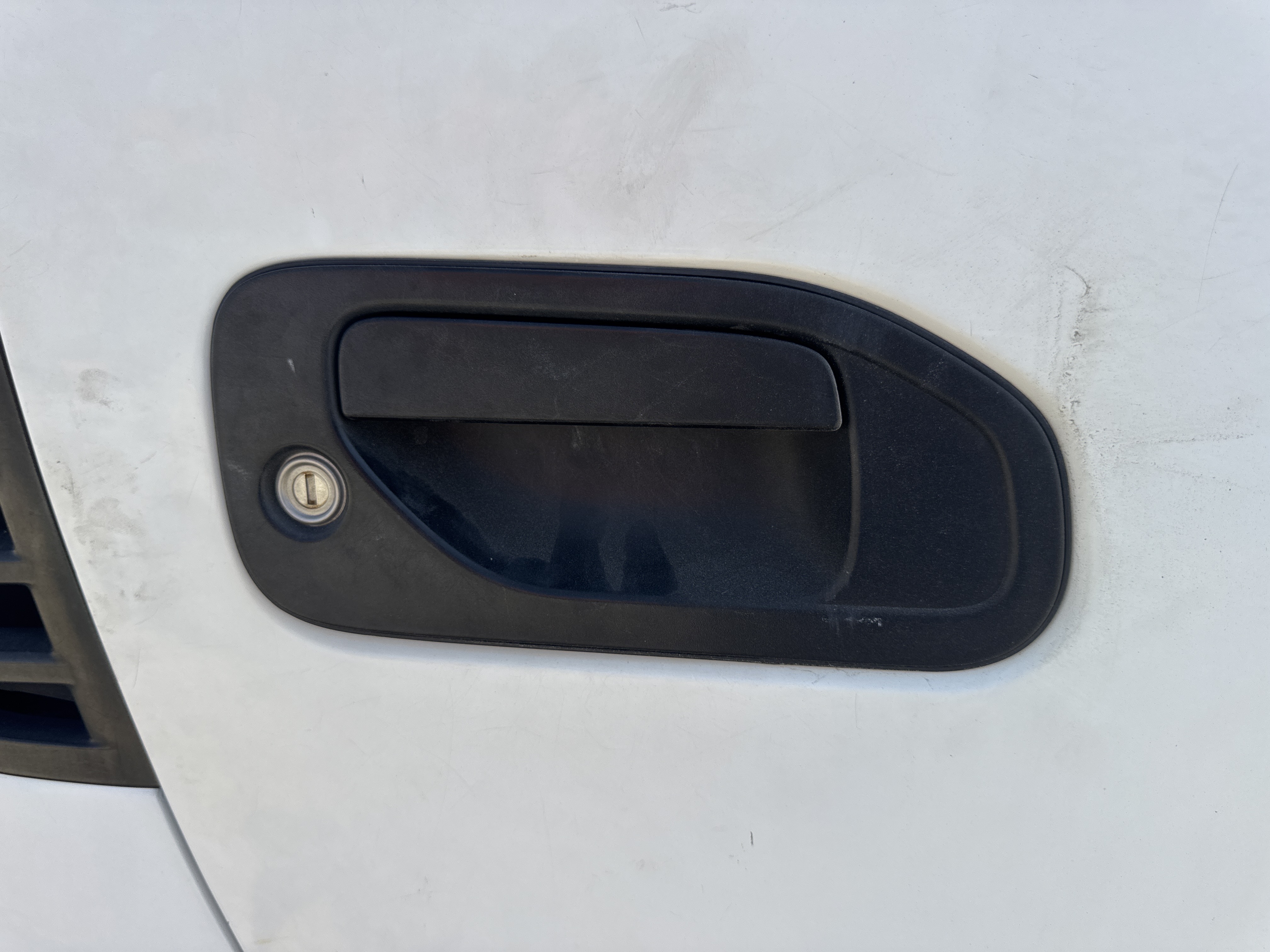 VPV-001-Nissan-Urvan-Passenger-vans-inspection-Interior-Door-handles-1