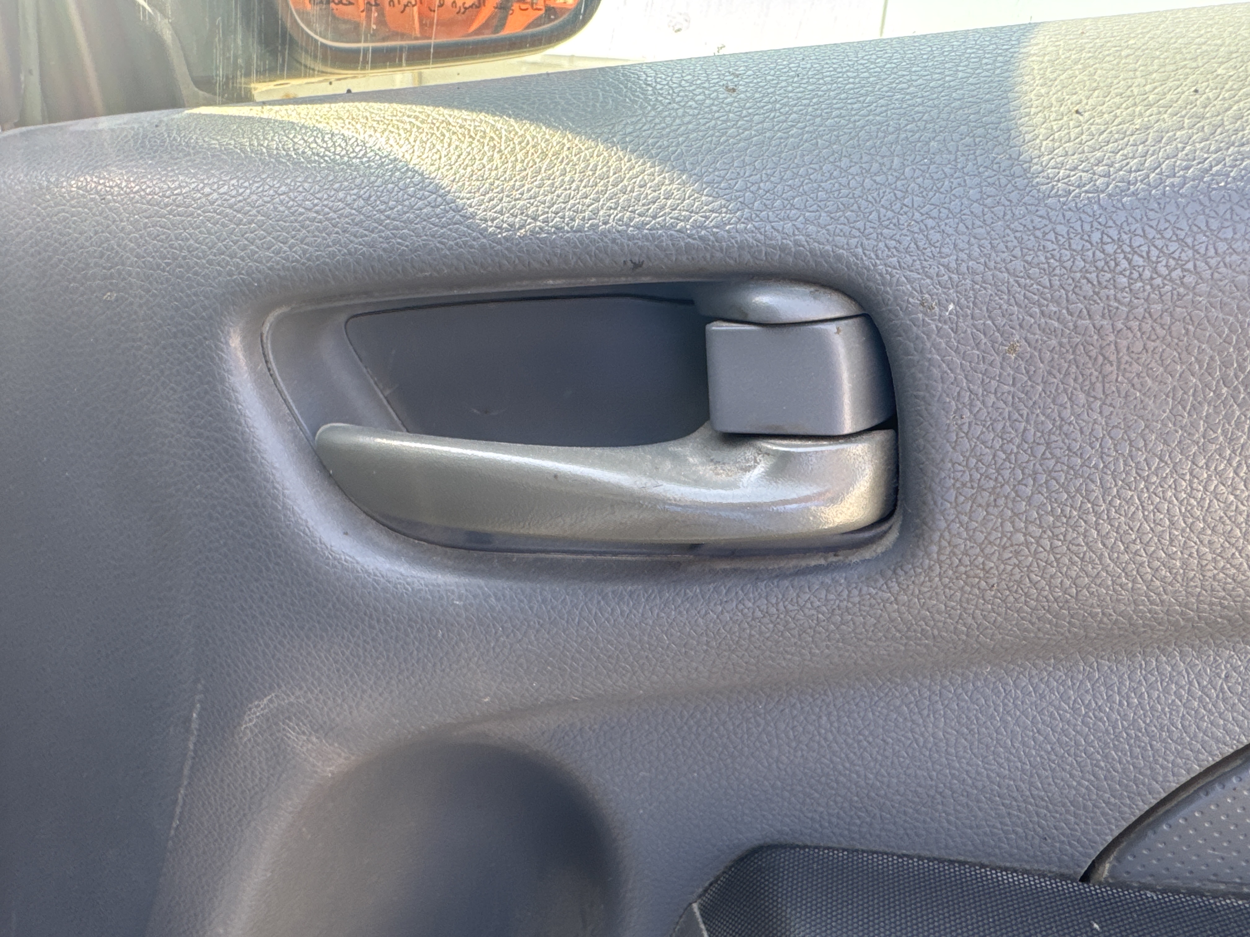 VPV-001-Nissan-Urvan-Passenger-vans-inspection-Interior-Door-handles-1