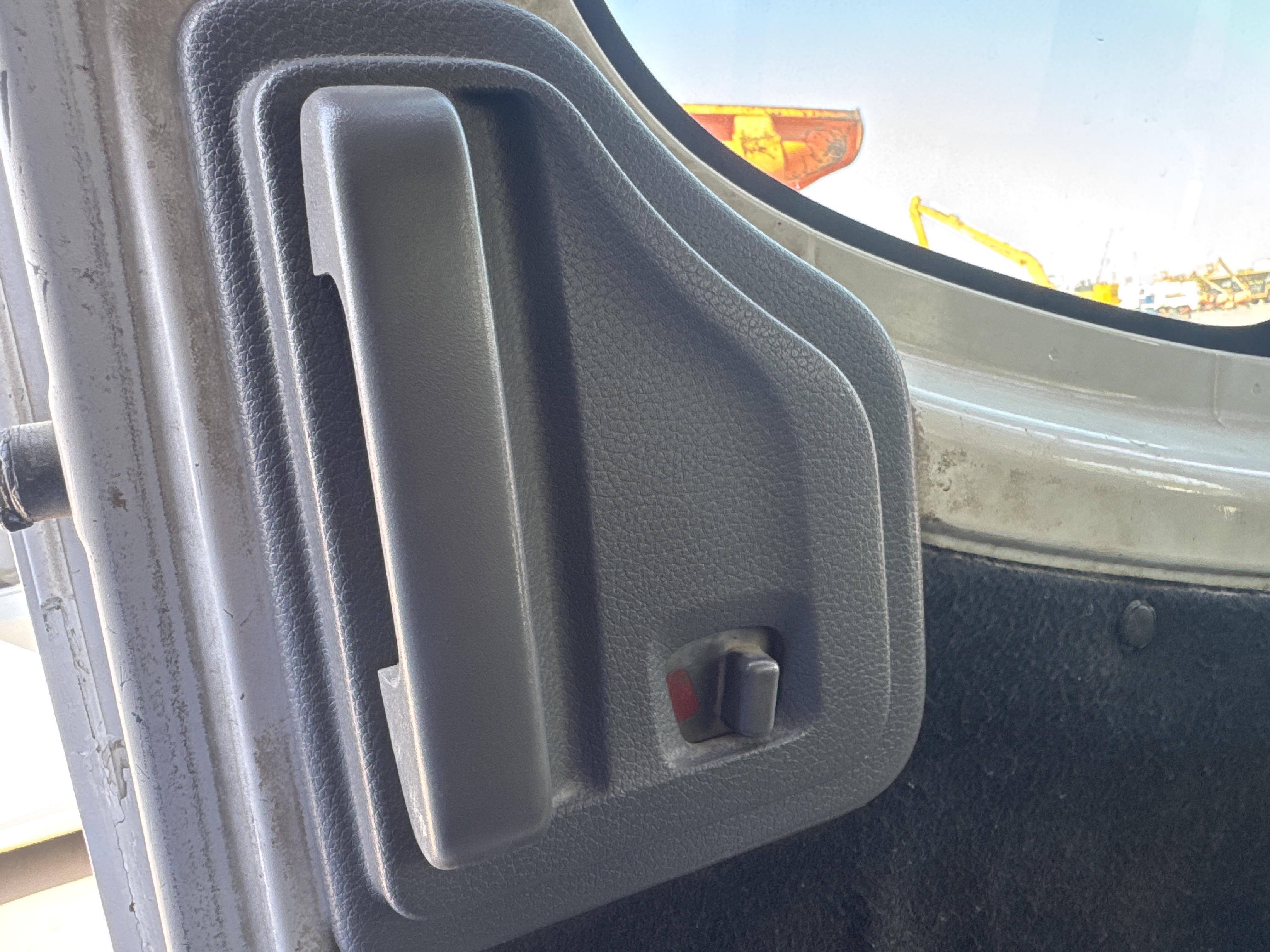 VPV-001-Nissan-Urvan-Passenger-vans-inspection-Interior-Door-handles-1