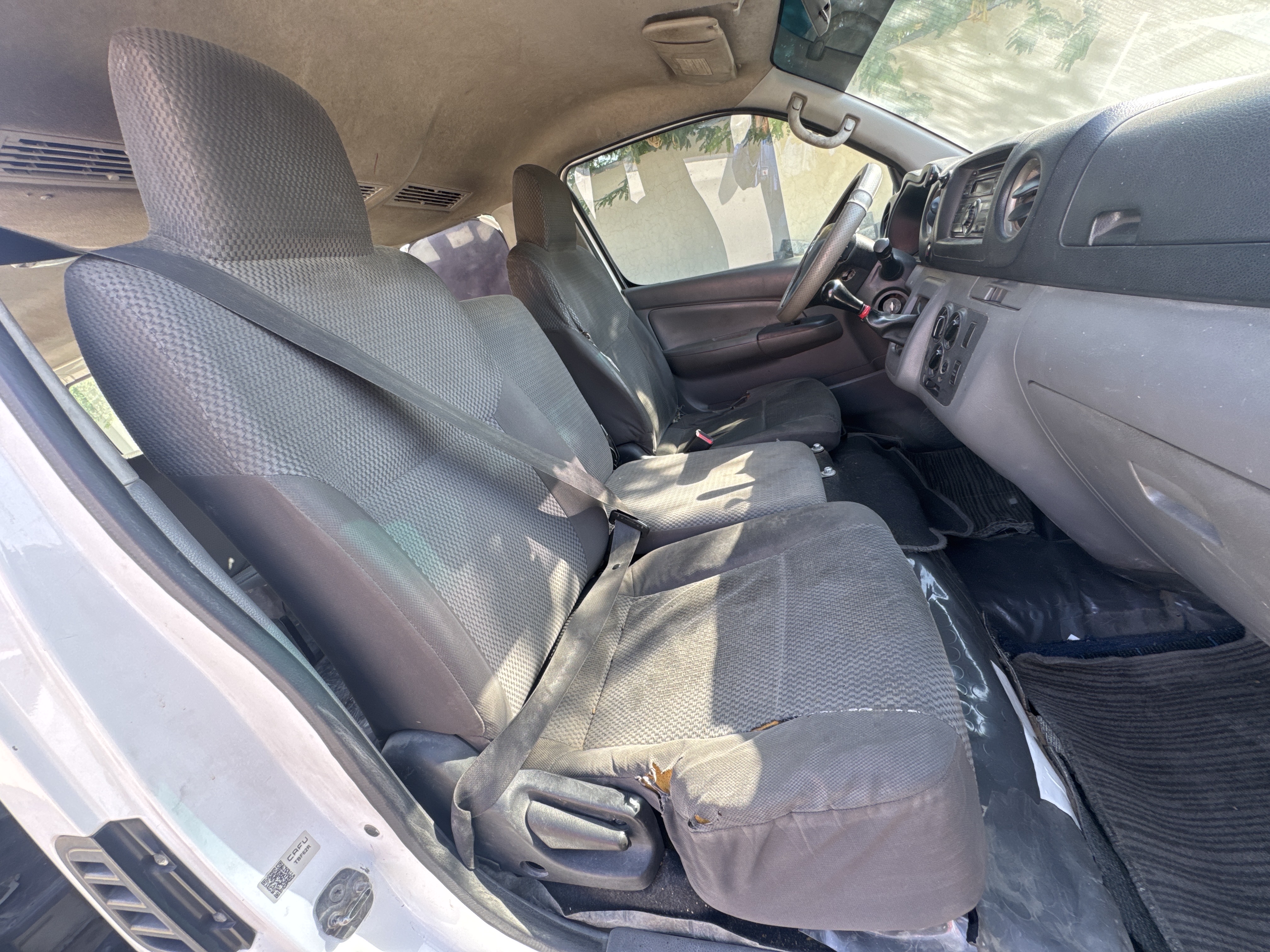 VPV-001-Nissan-Urvan-Passenger-vans-inspection-Interior-Front-passenger-seat-1