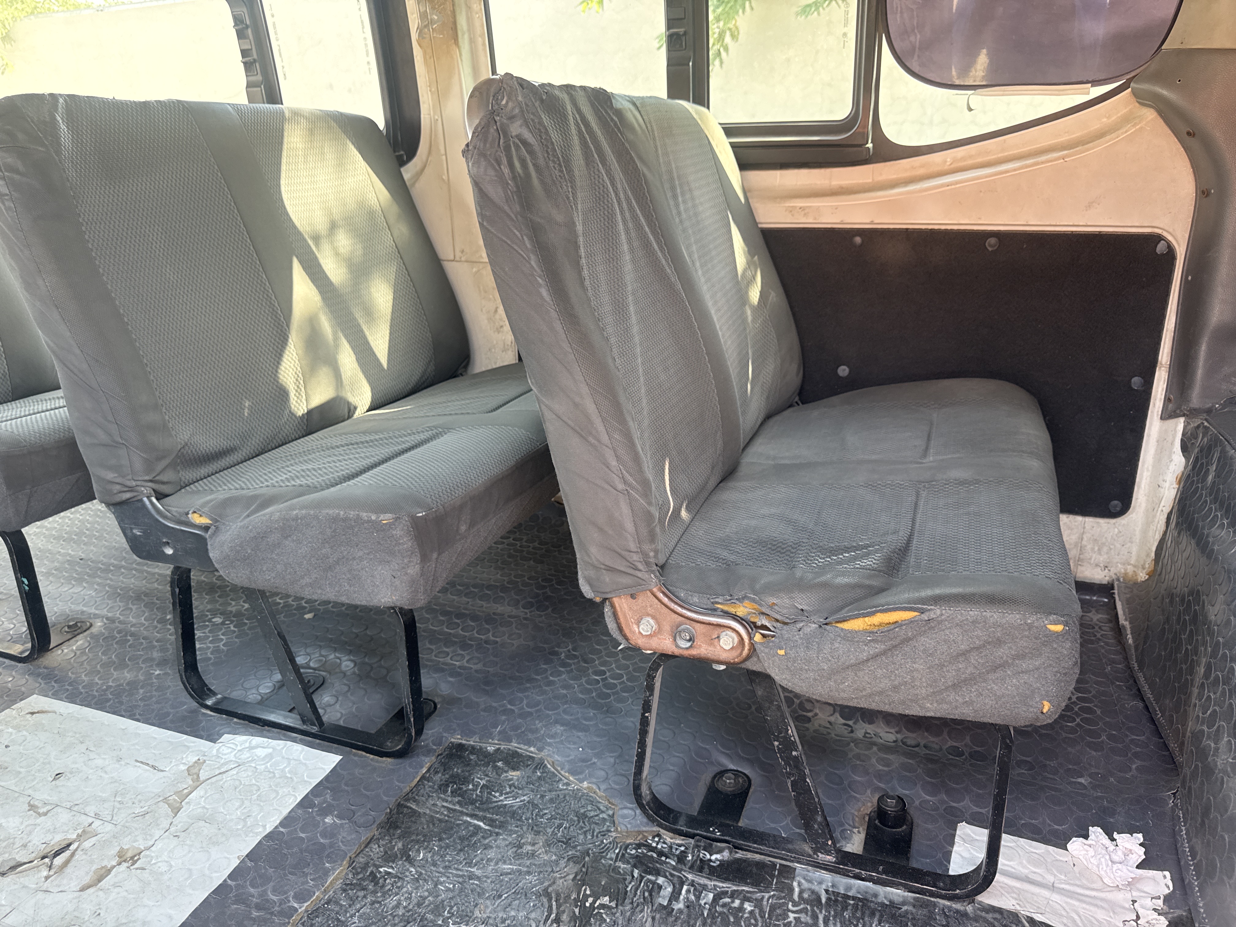 VPV-001-Nissan-Urvan-Passenger-vans-inspection-Interior-Rear-seat-1