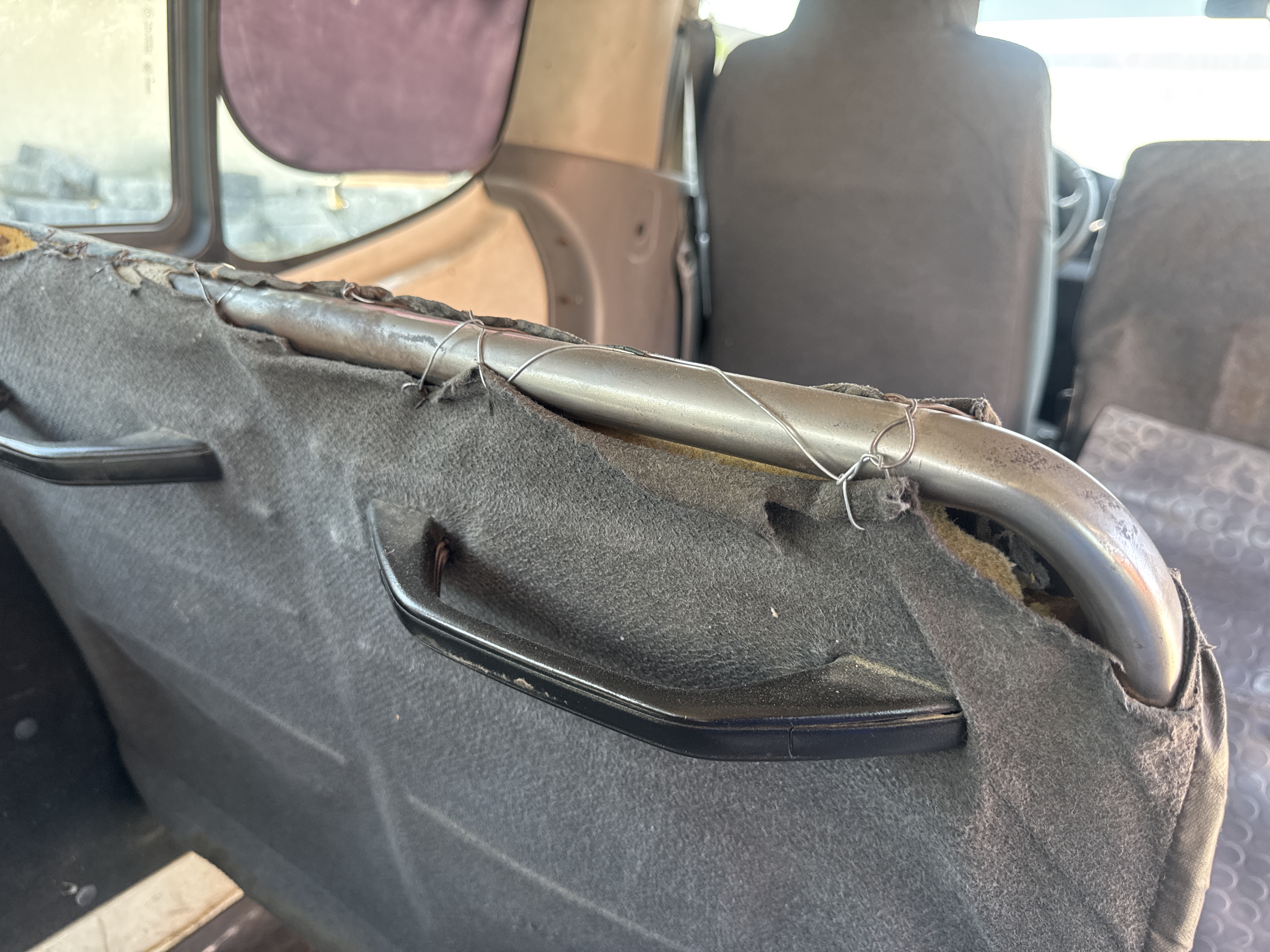 VPV-001-Nissan-Urvan-Passenger-vans-inspection-Interior-Rear-seat-1