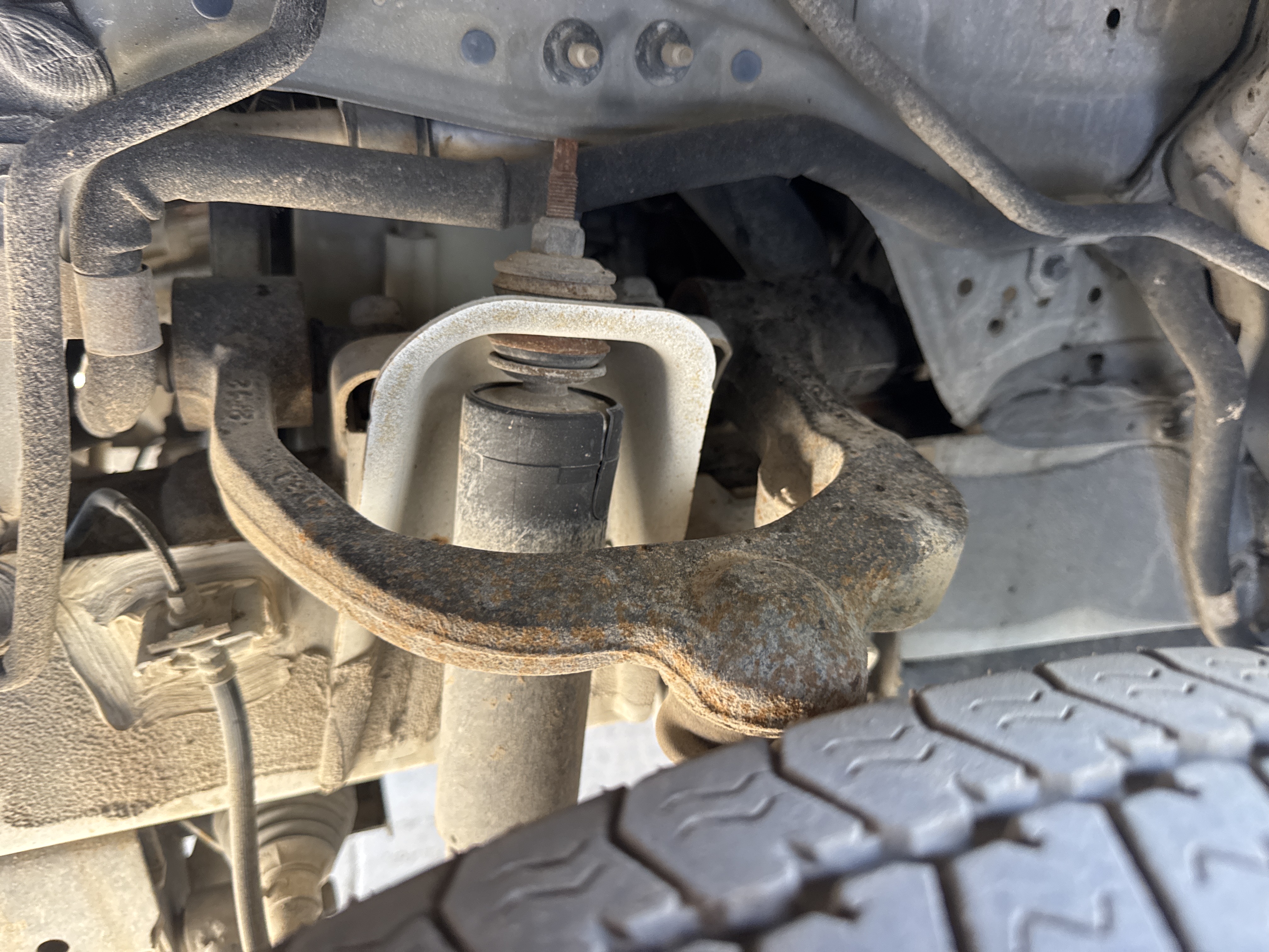 VPV-001-Nissan-Urvan-Passenger-vans-inspection-Chassis-Front-suspension-1