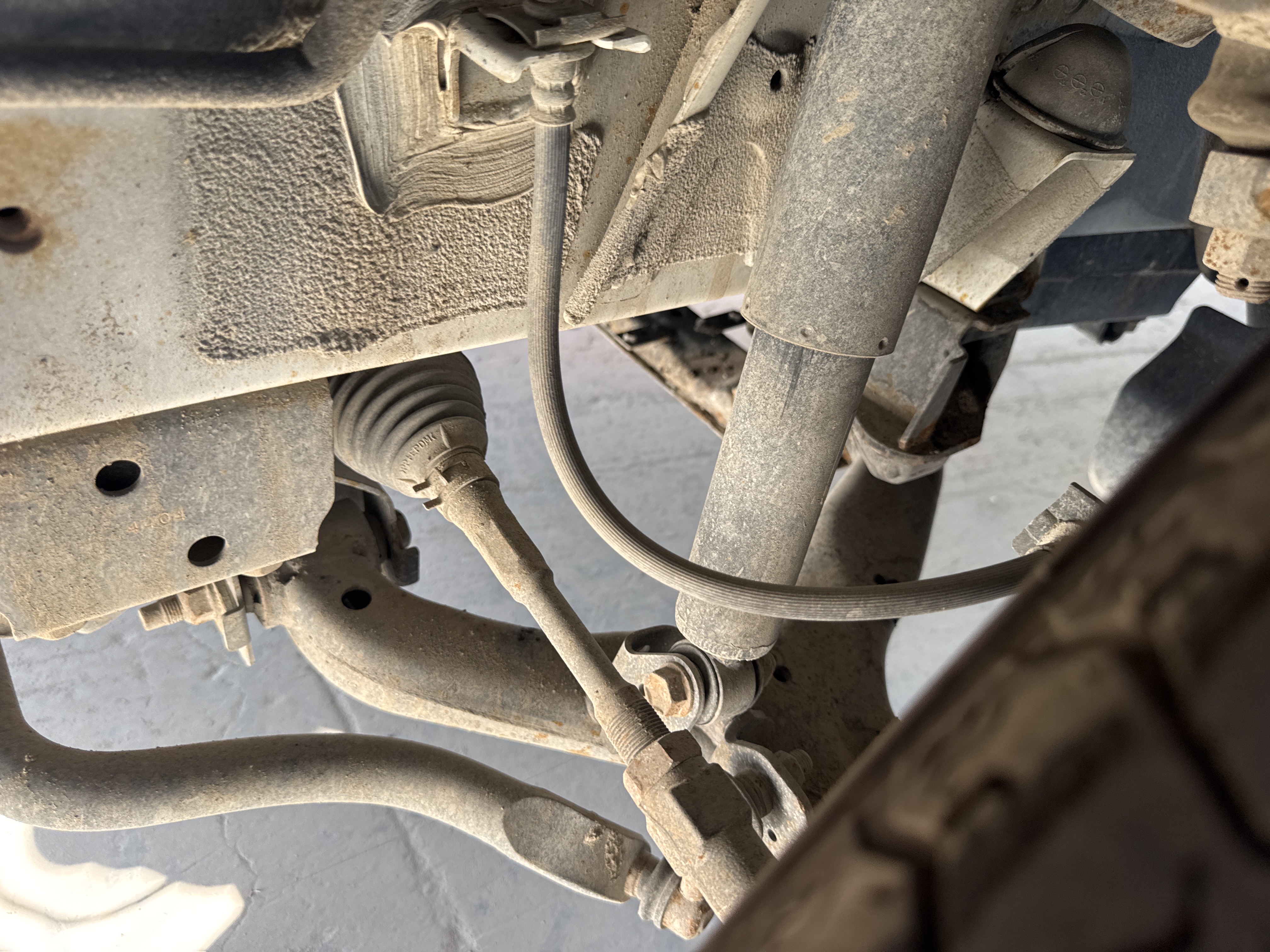 VPV-001-Nissan-Urvan-Passenger-vans-inspection-Chassis-Front-suspension-1