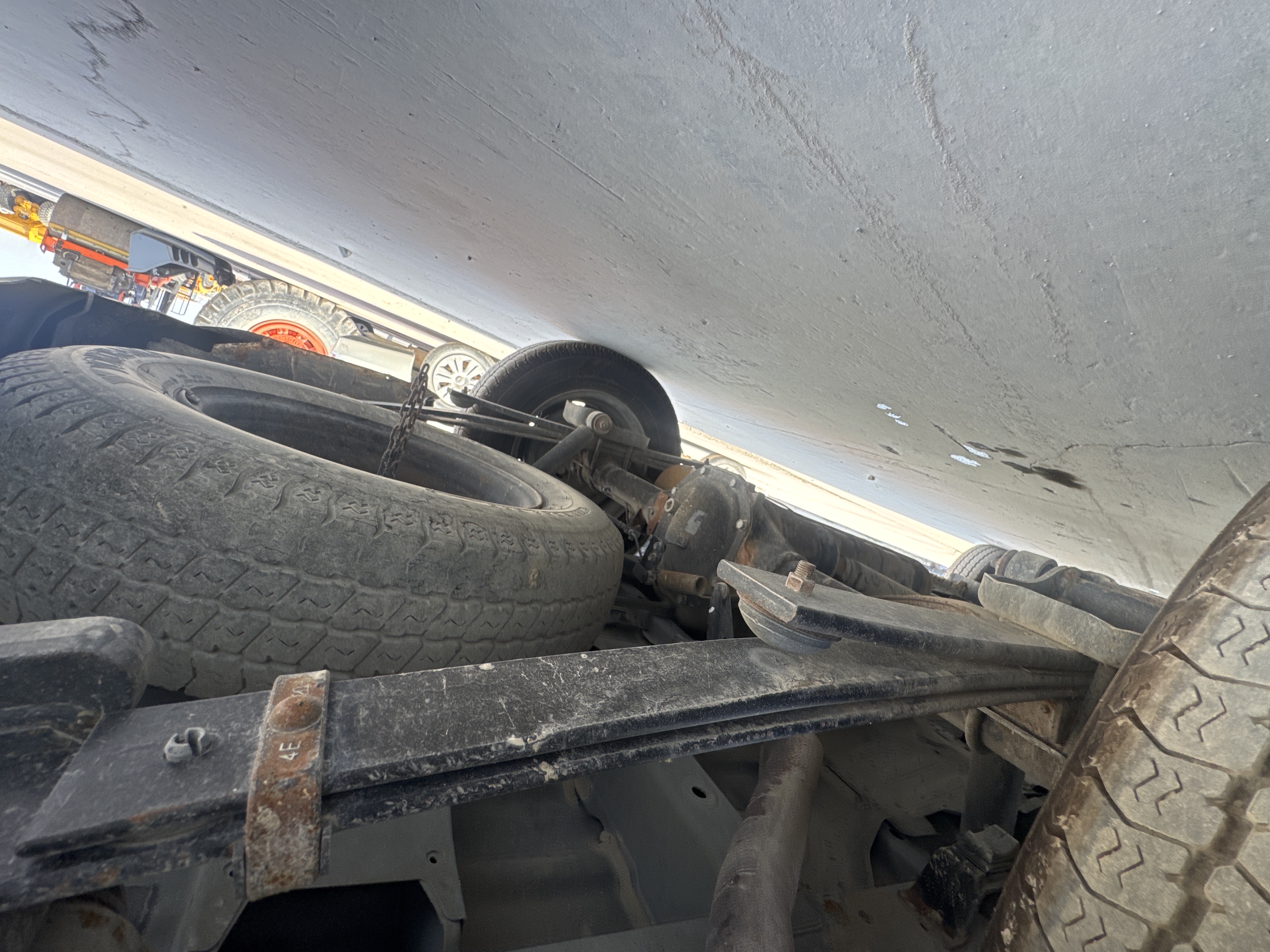 VPV-001-Nissan-Urvan-Passenger-vans-inspection-Chassis-Rear-suspension-1