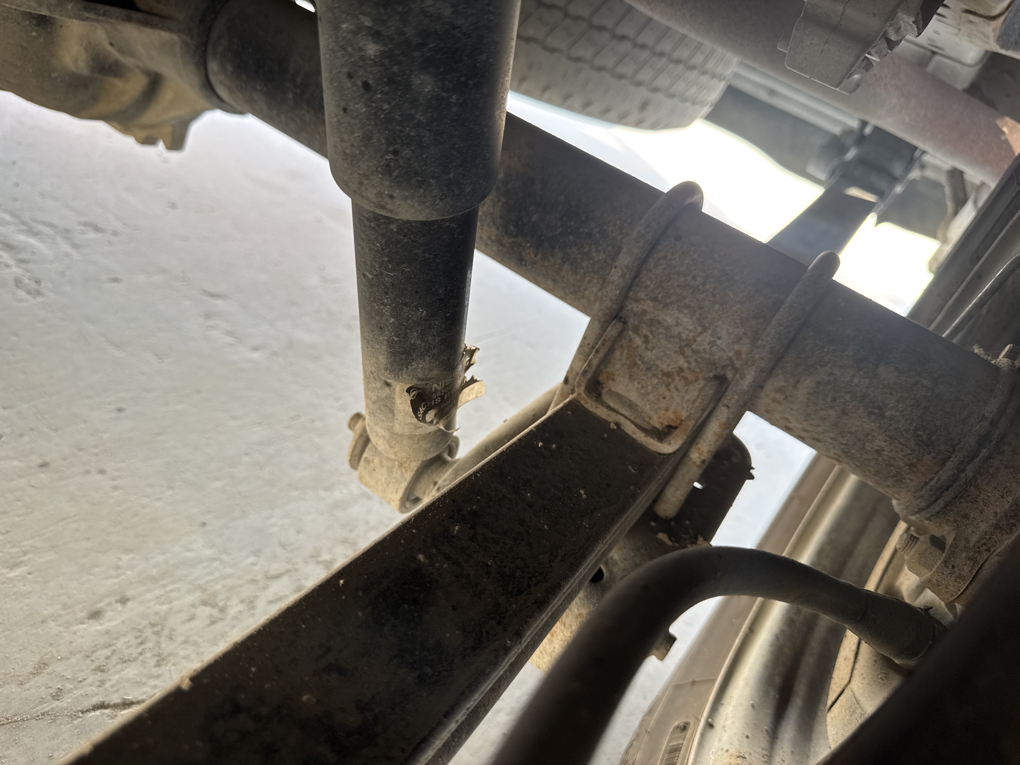 VPV-001-Nissan-Urvan-Passenger-vans-inspection-Chassis-Rear-suspension-1