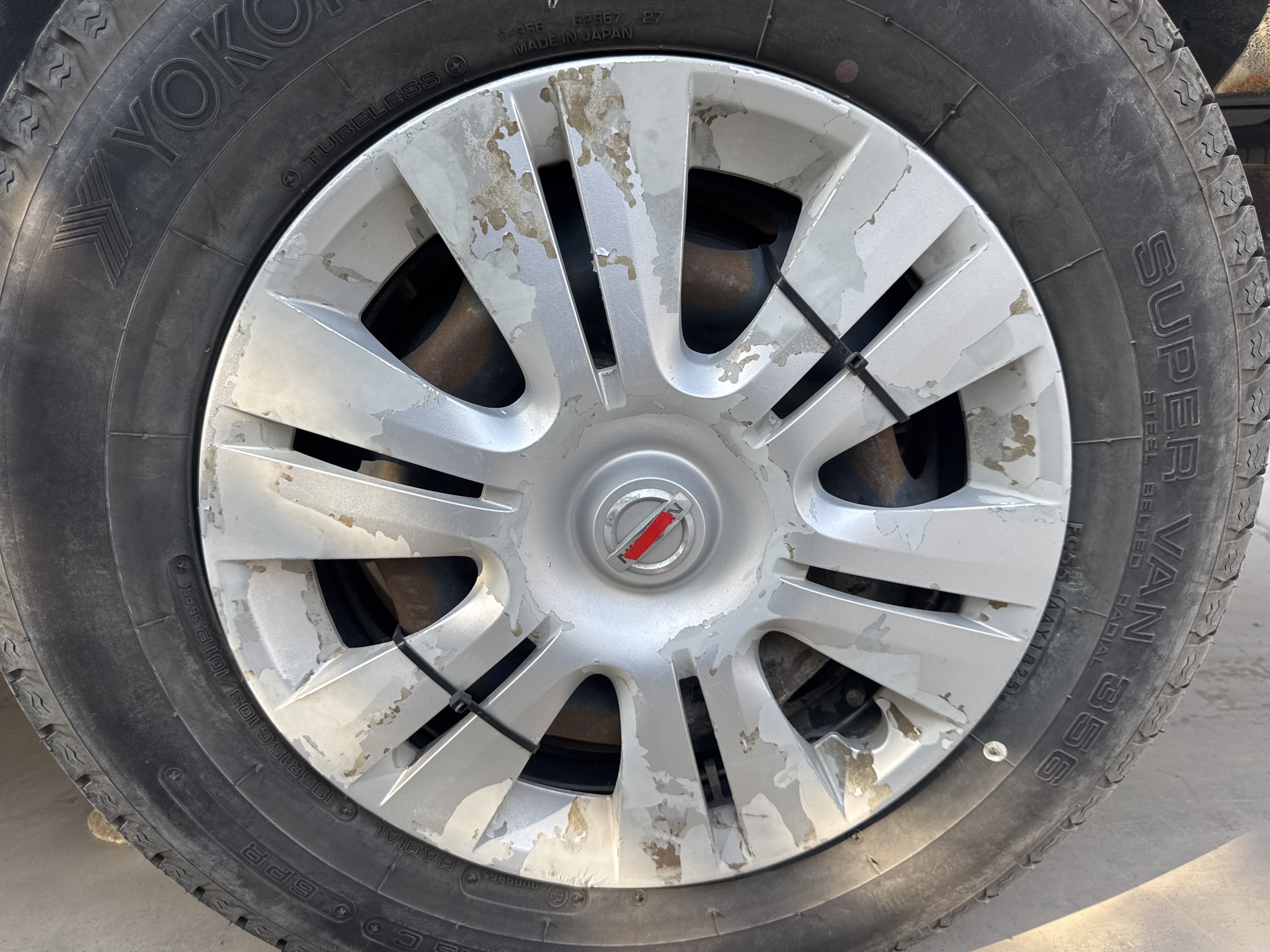 VPV-001-Nissan-Urvan-Passenger-vans-inspection-Chassis-Rear-left-alloy-/-Rim-1