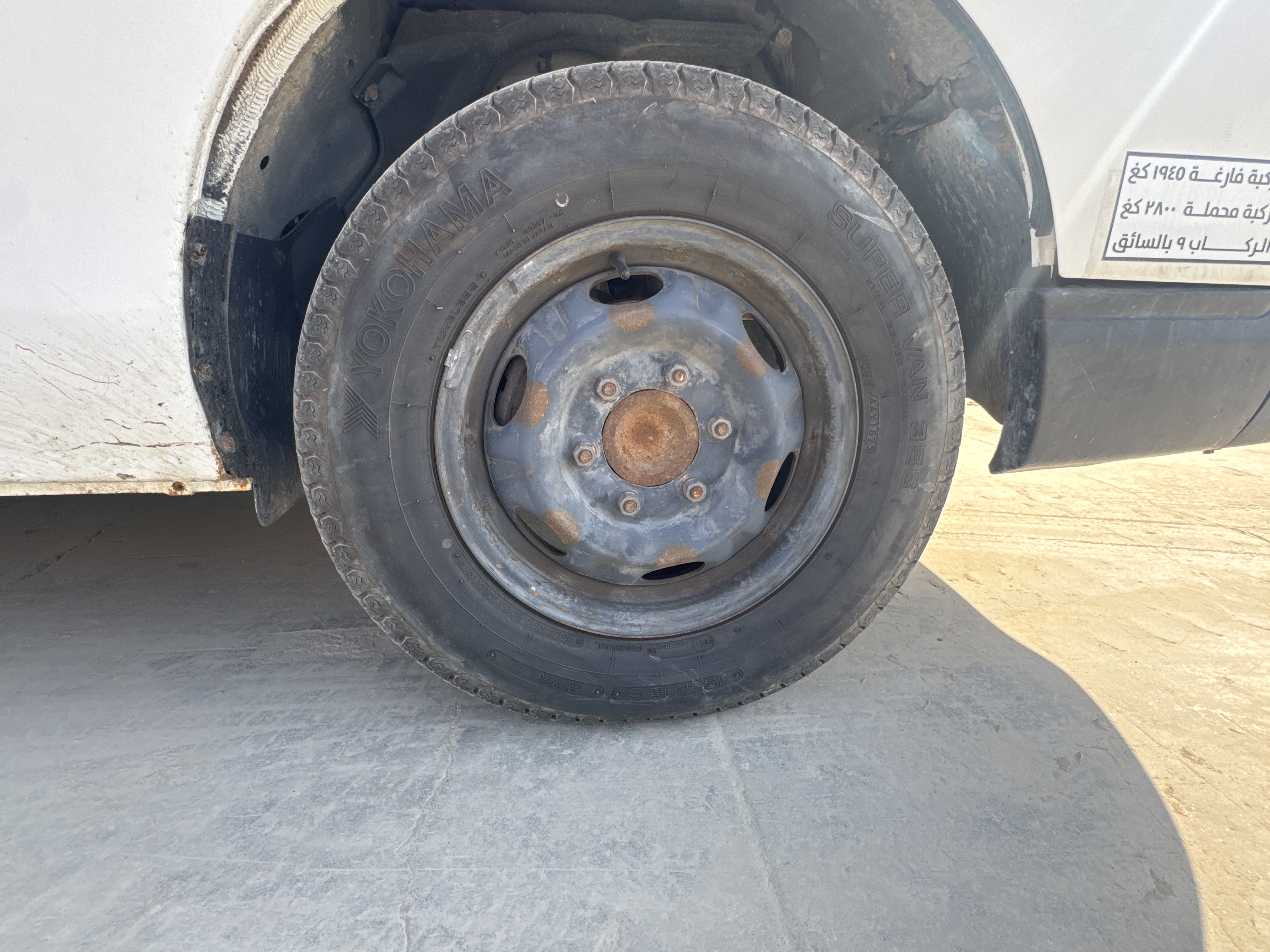 VPV-001-Nissan-Urvan-Passenger-vans-inspection-Chassis-Front-right-alloy-/-Rim-1