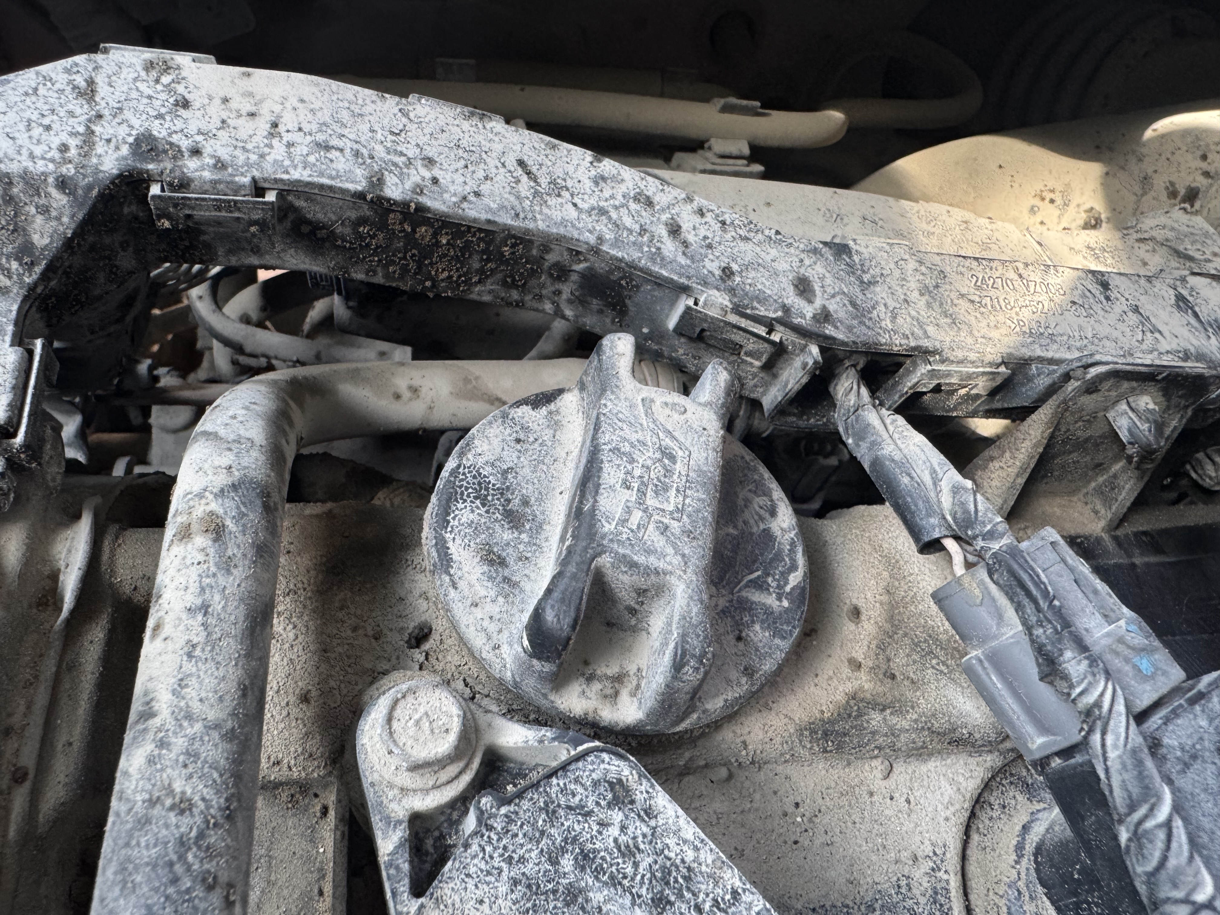 VPV-001-Nissan-Urvan-Passenger-vans-inspection-Engine-Engine-oil-leaks-1