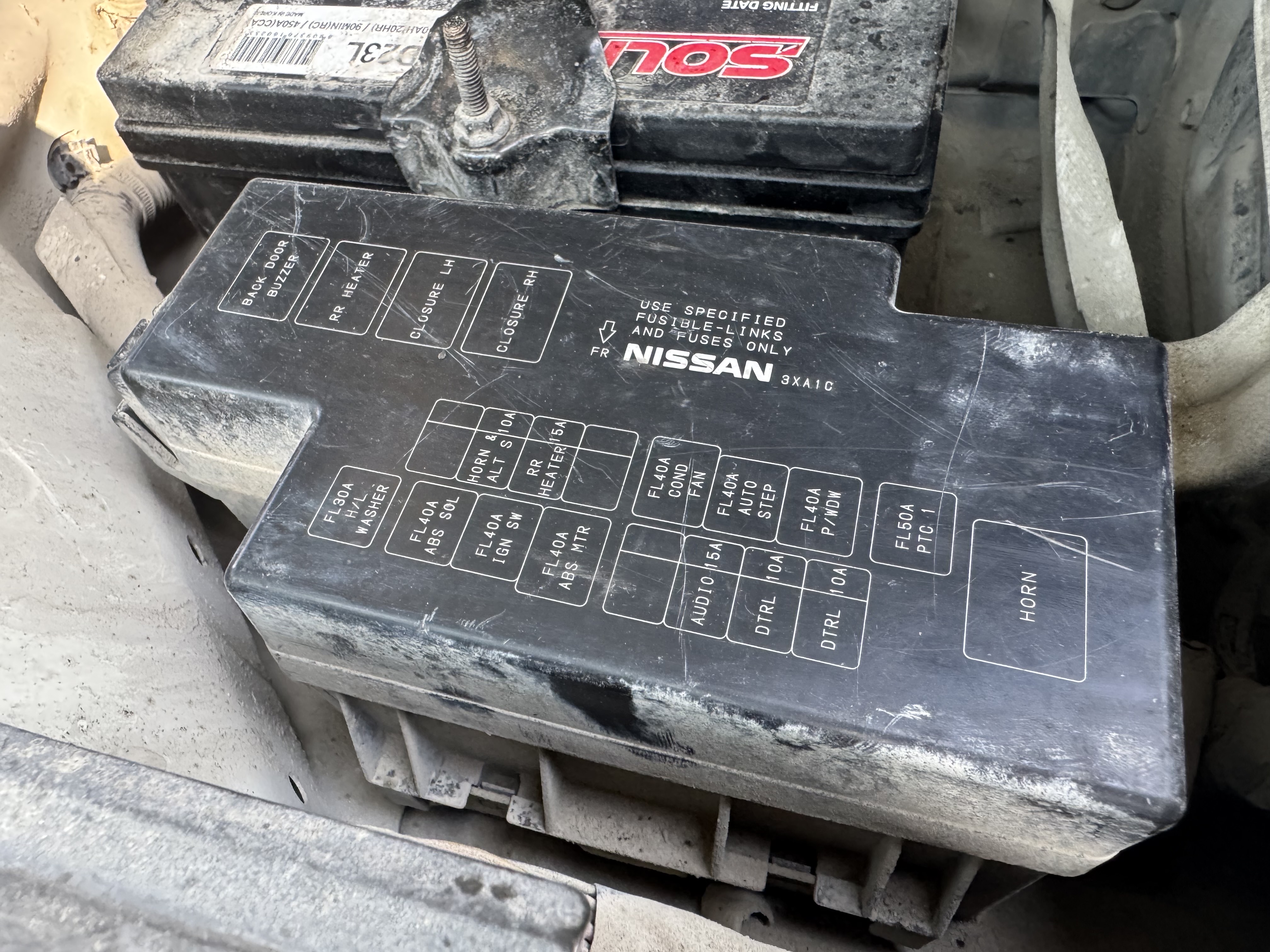 VPV-001-Nissan-Urvan-Passenger-vans-inspection-Engine-Fuse-box-1