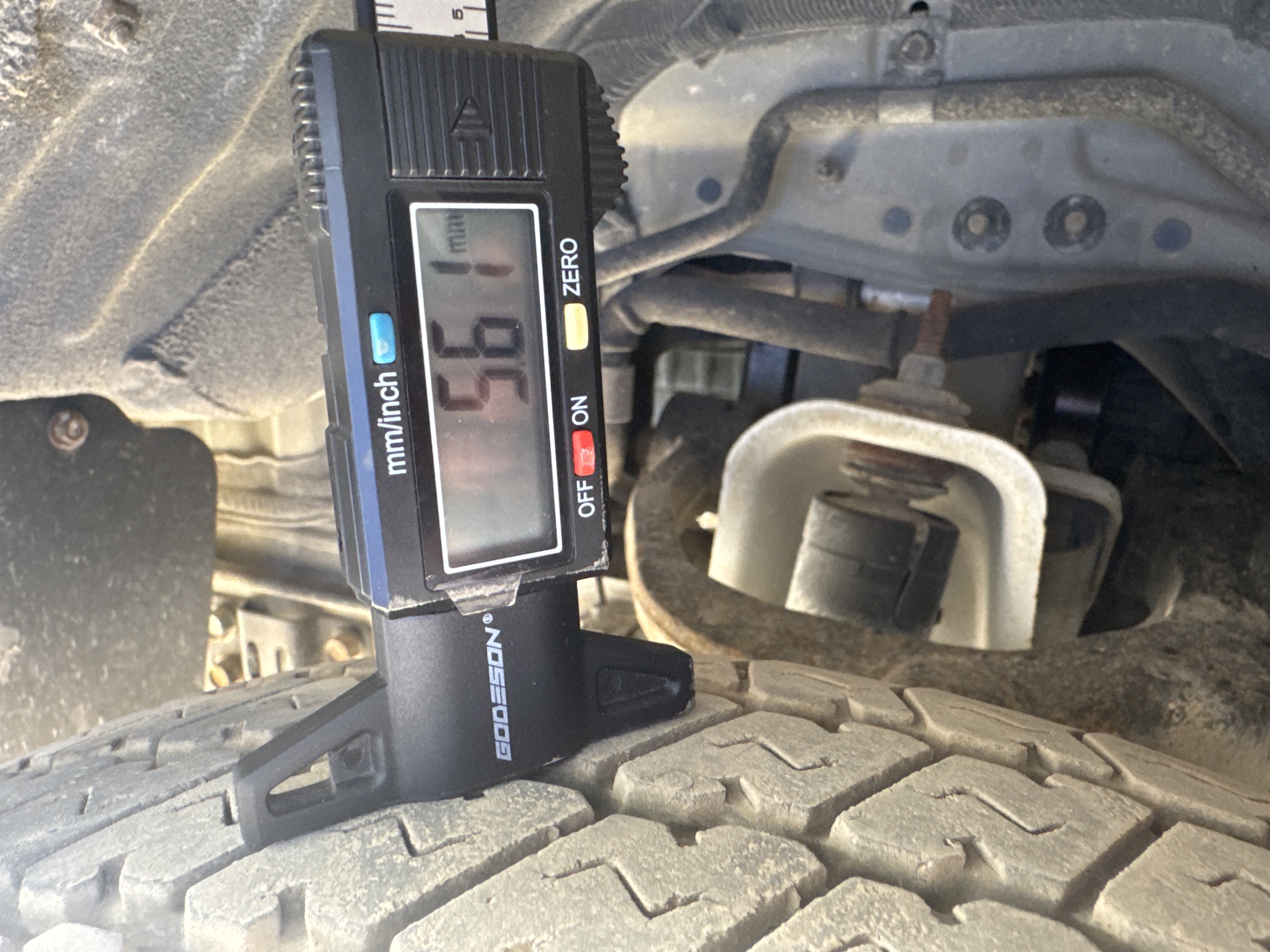 VPV-001-Nissan-Urvan-Passenger-vans-inspection-Chassis-Left-front-tire---tread-depth-1