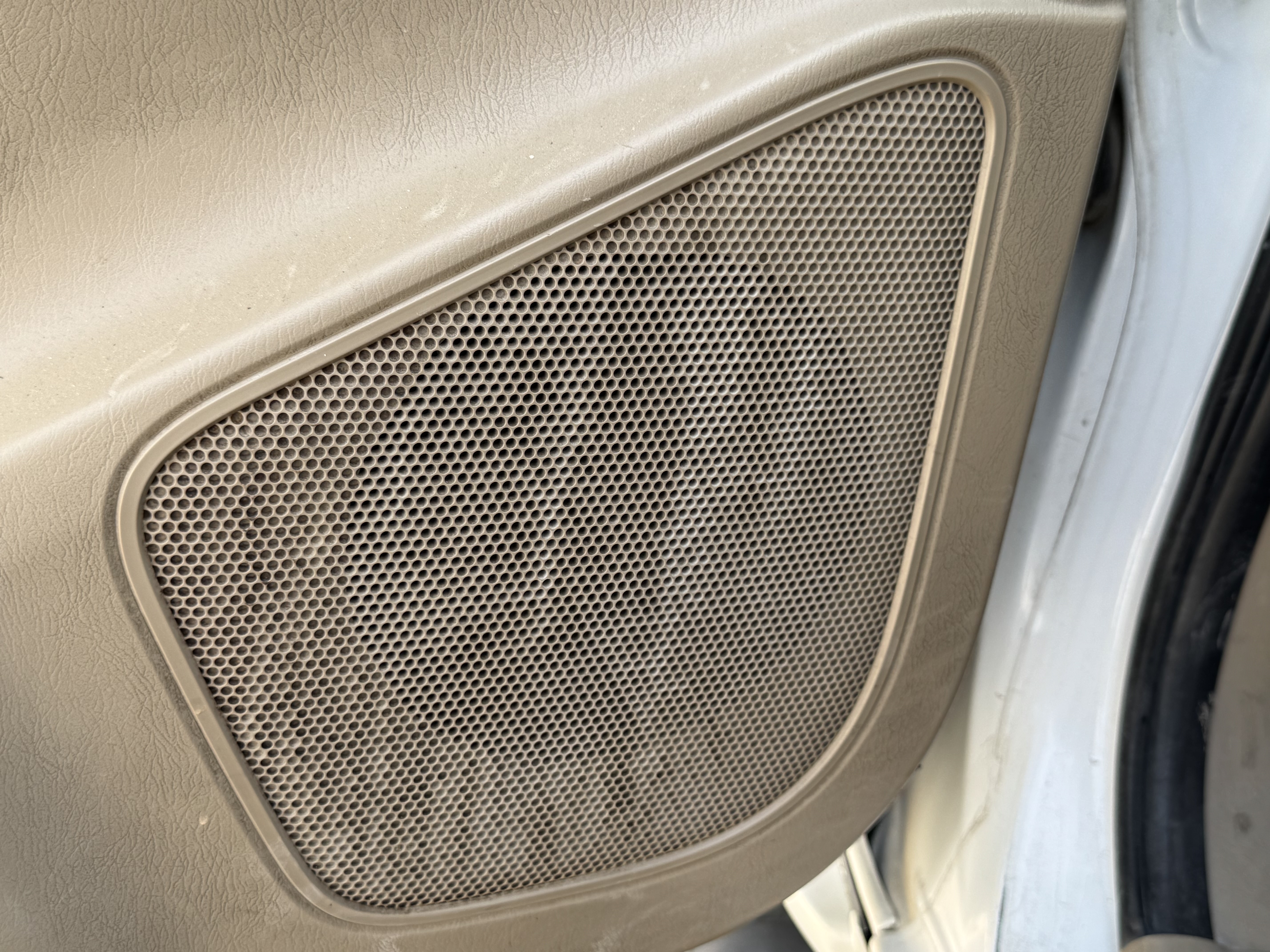 SUV-005-Toyota-Fortuner-SUVs-inspection-Electronics-Radio-/-Music-system-1