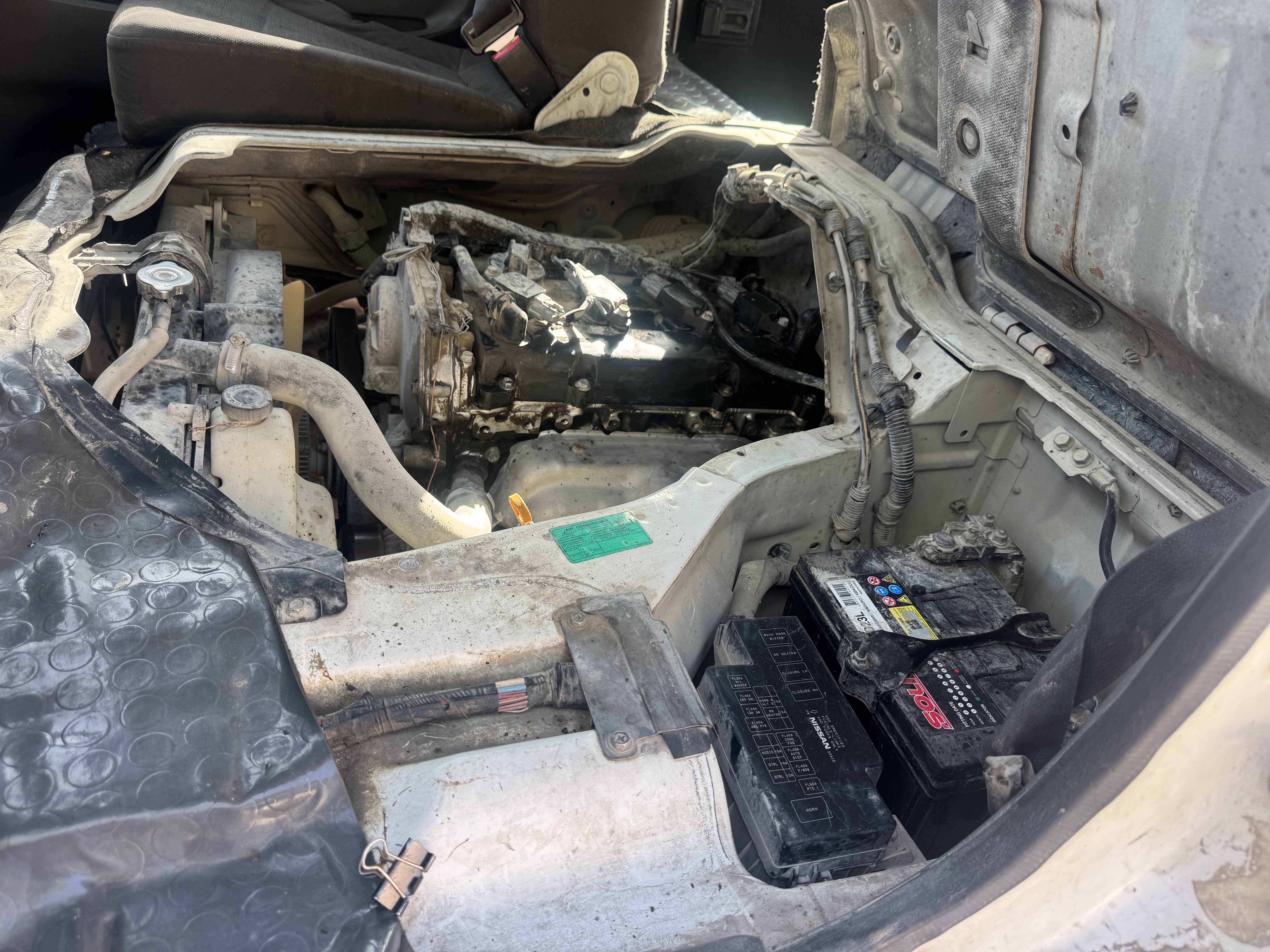 VPV-001-Nissan-Urvan-Passenger-vans-inspection-Engine-Engine-bay-1