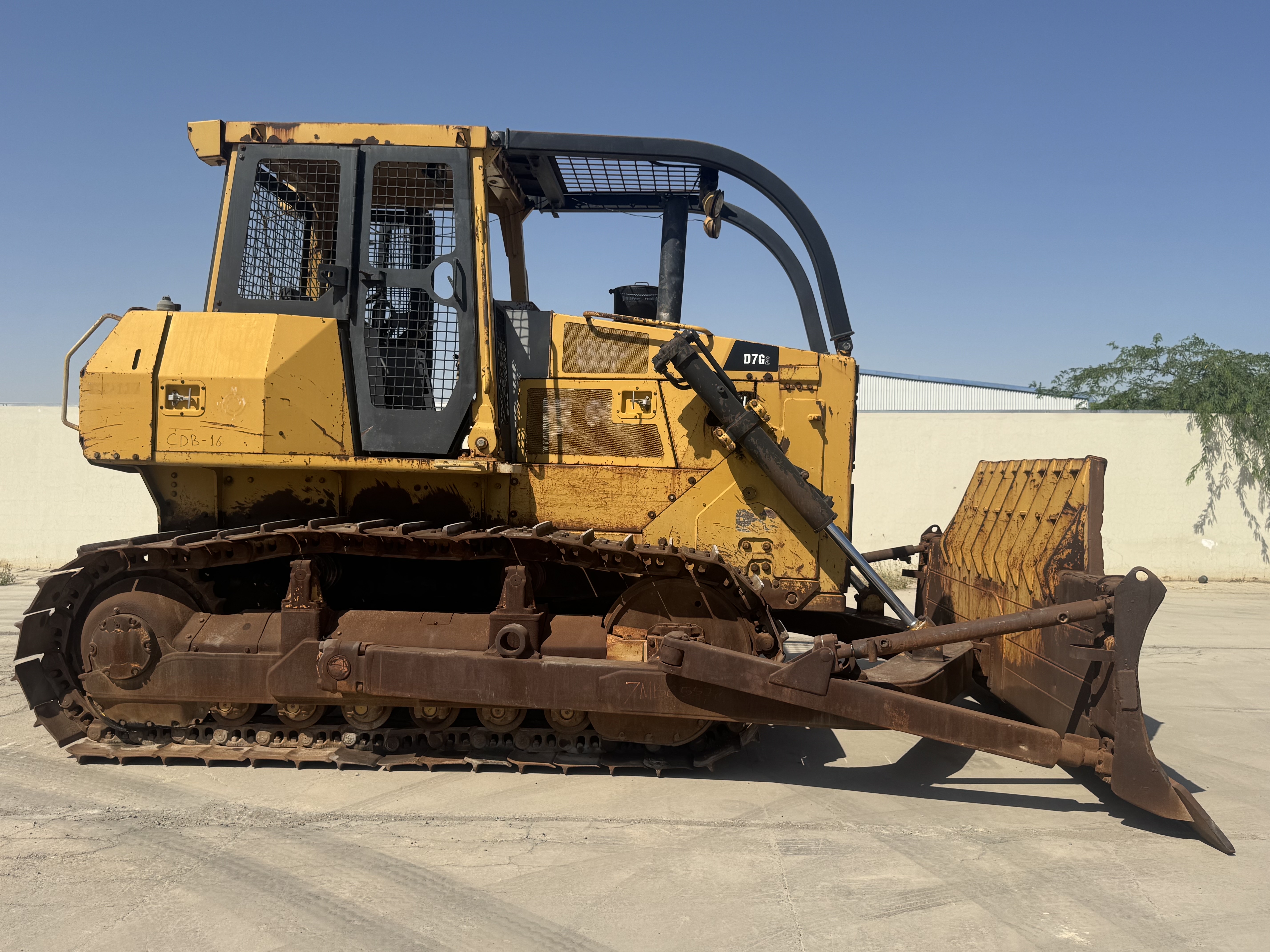 CDB-016-كاتربيلر-D7G2-بلدوزرات-مجنزرة-فحص-الهيكل-الصبغ-1