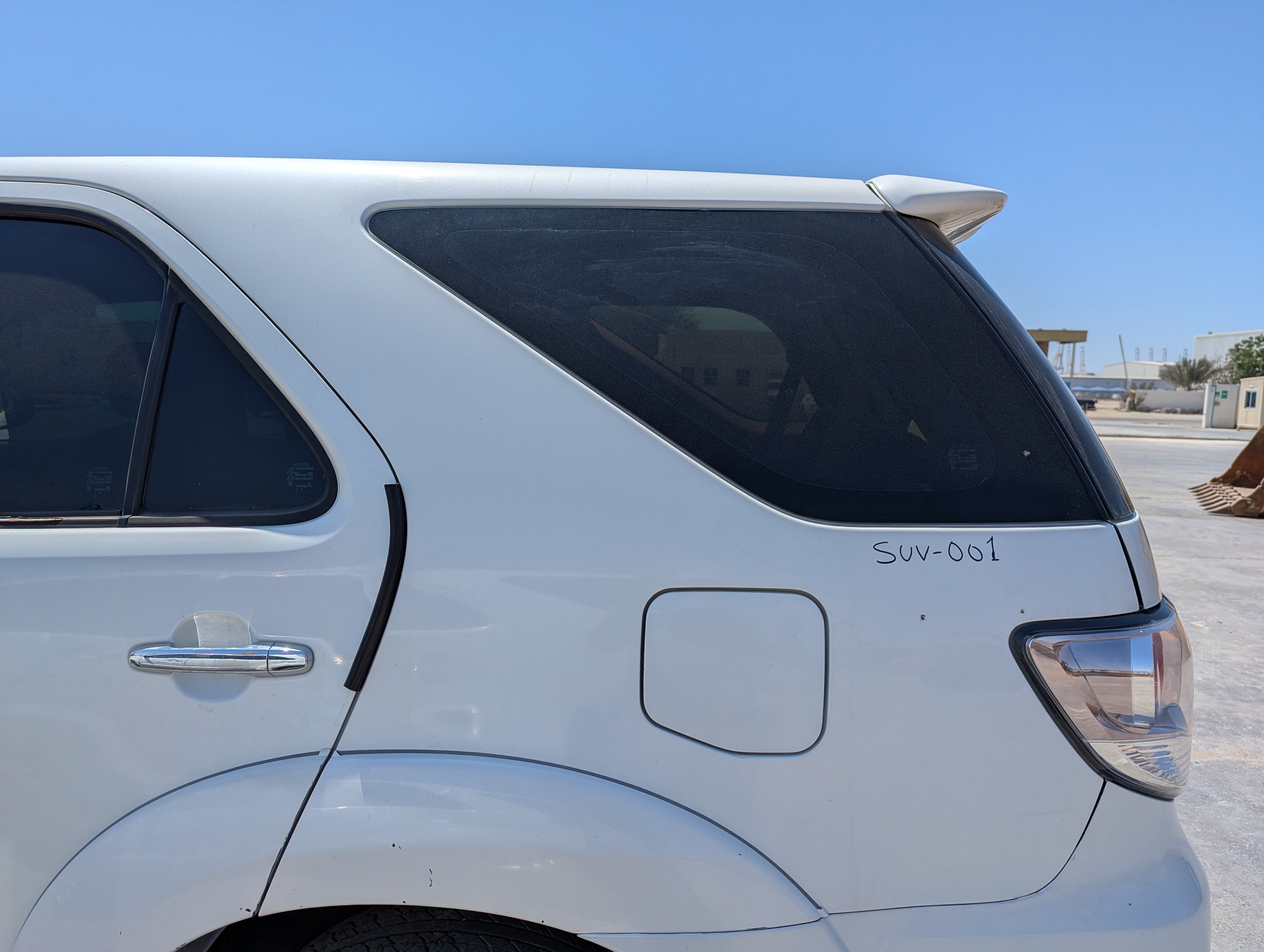 SUV-001-Toyota-Fortuner-SUVs-inspection-Exterior-Left-quarter-panel-2