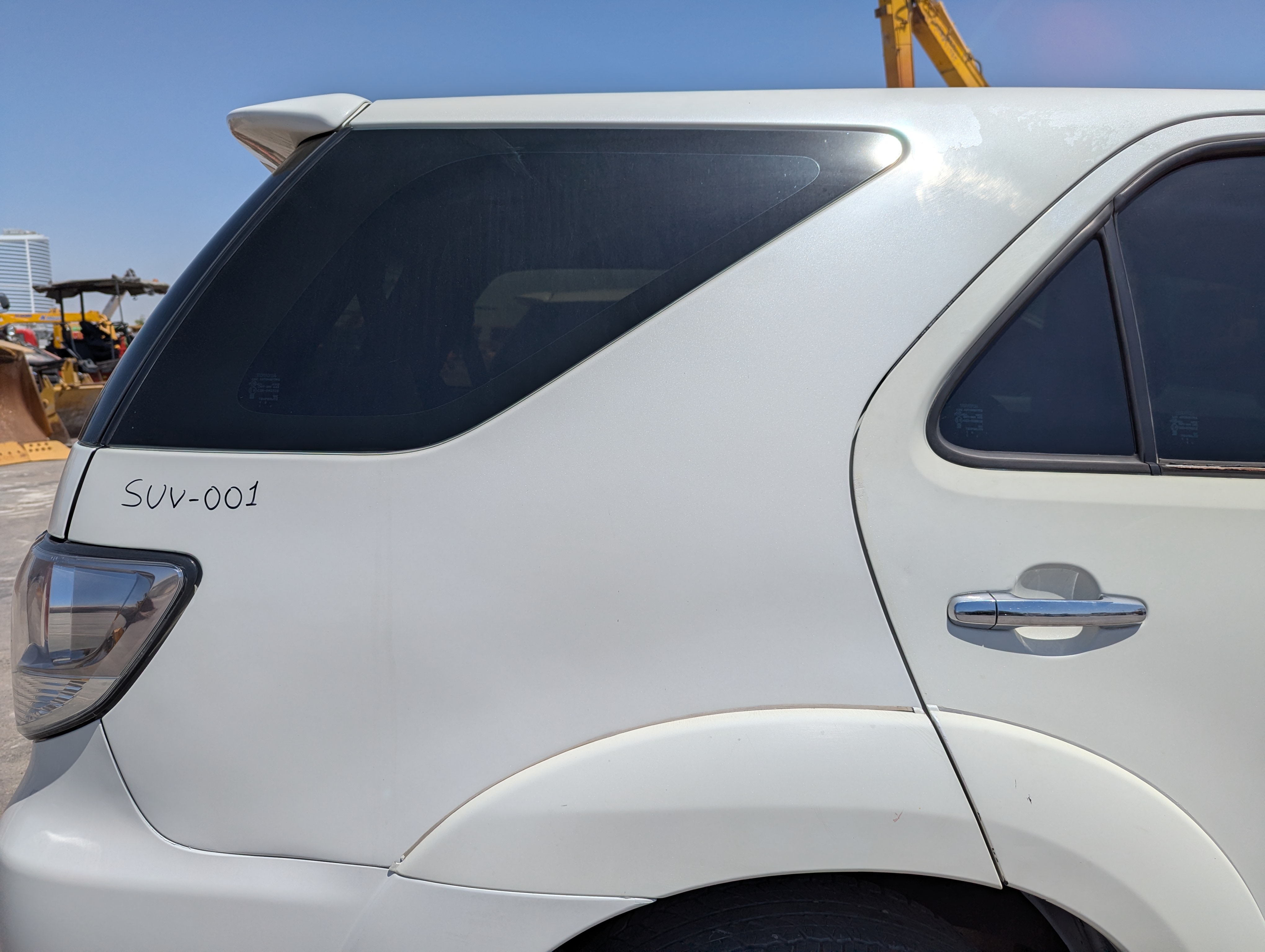 SUV-001-Toyota-Fortuner-SUVs-inspection-Exterior-Right-quarter-panel-2