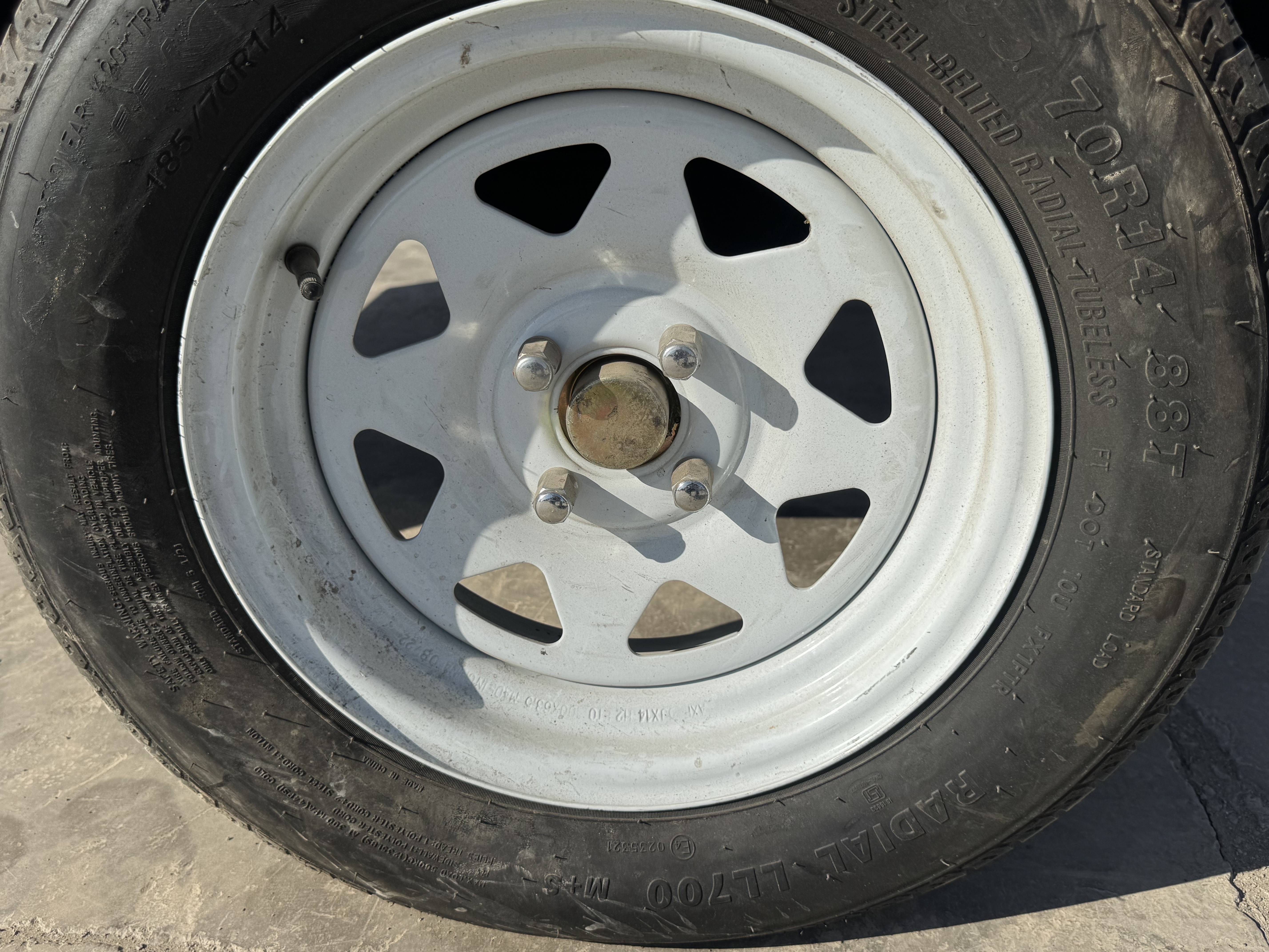 ACA-019-Blurbly-BCS250-8-Air-compressors-inspection-Structure-Left-tire-/-wheel-hub-condition-1