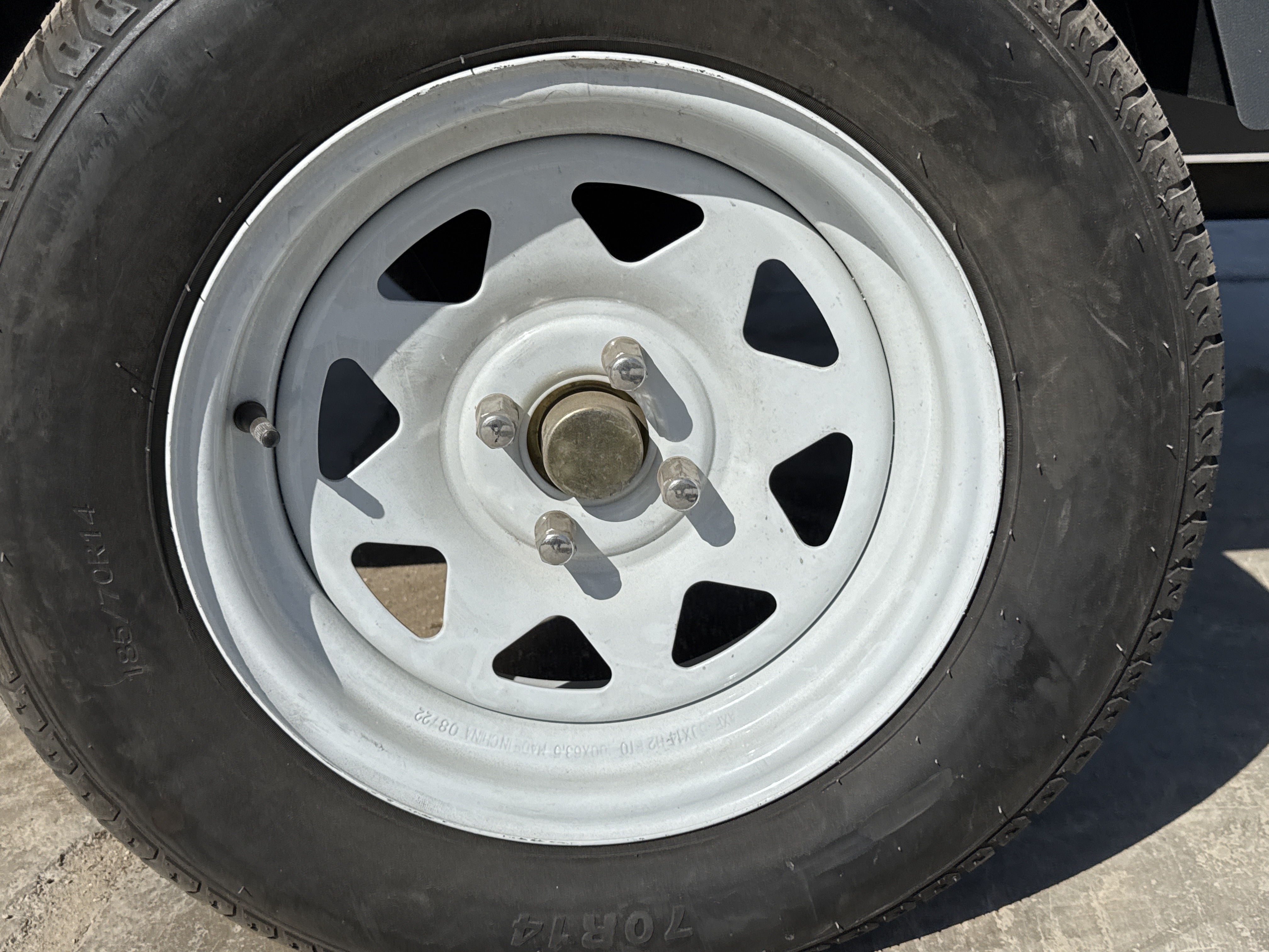 ACA-019-Blurbly-BCS250-8-Air-compressors-inspection-Structure-Right-tire-/-wheel-hub-condition-1