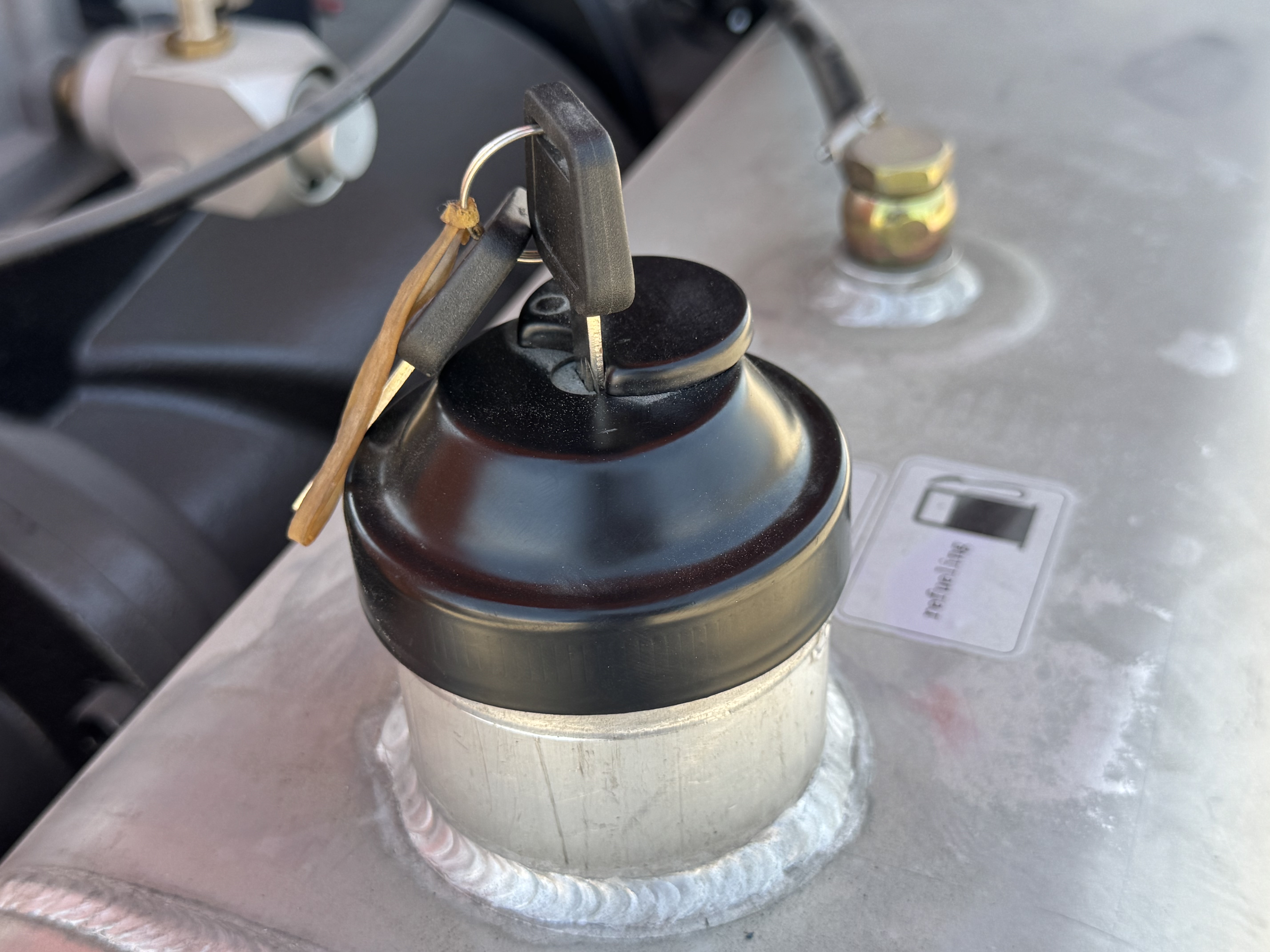 ACA-019-Blurbly-BCS250-8-Air-compressors-inspection-Engine-Fuel-tank-1