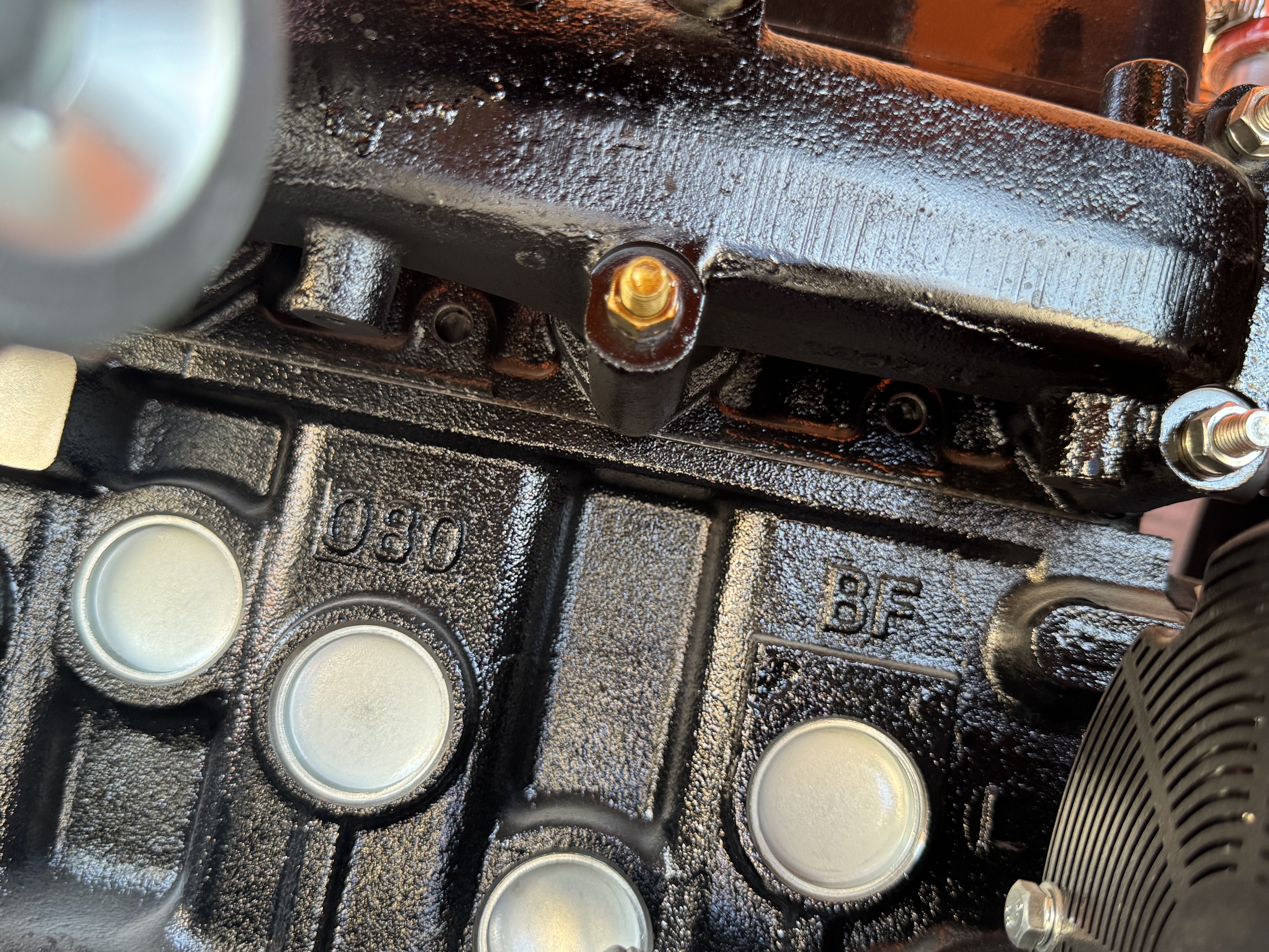 ACA-019-Blurbly-BCS250-8-Air-compressors-inspection-Engine-Engine-oil-leaks-1