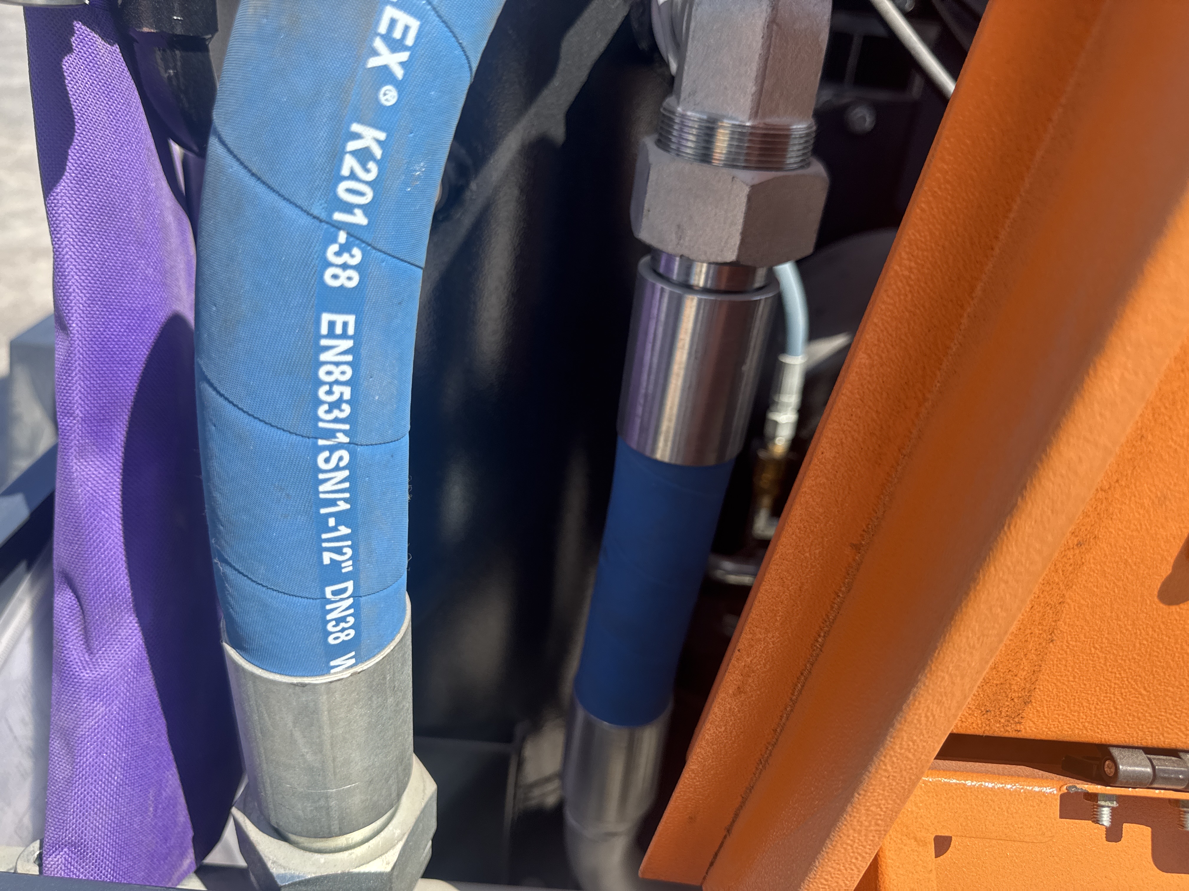 ACA-019-Blurbly-BCS250-8-Air-compressors-inspection-Engine-Hoses-3