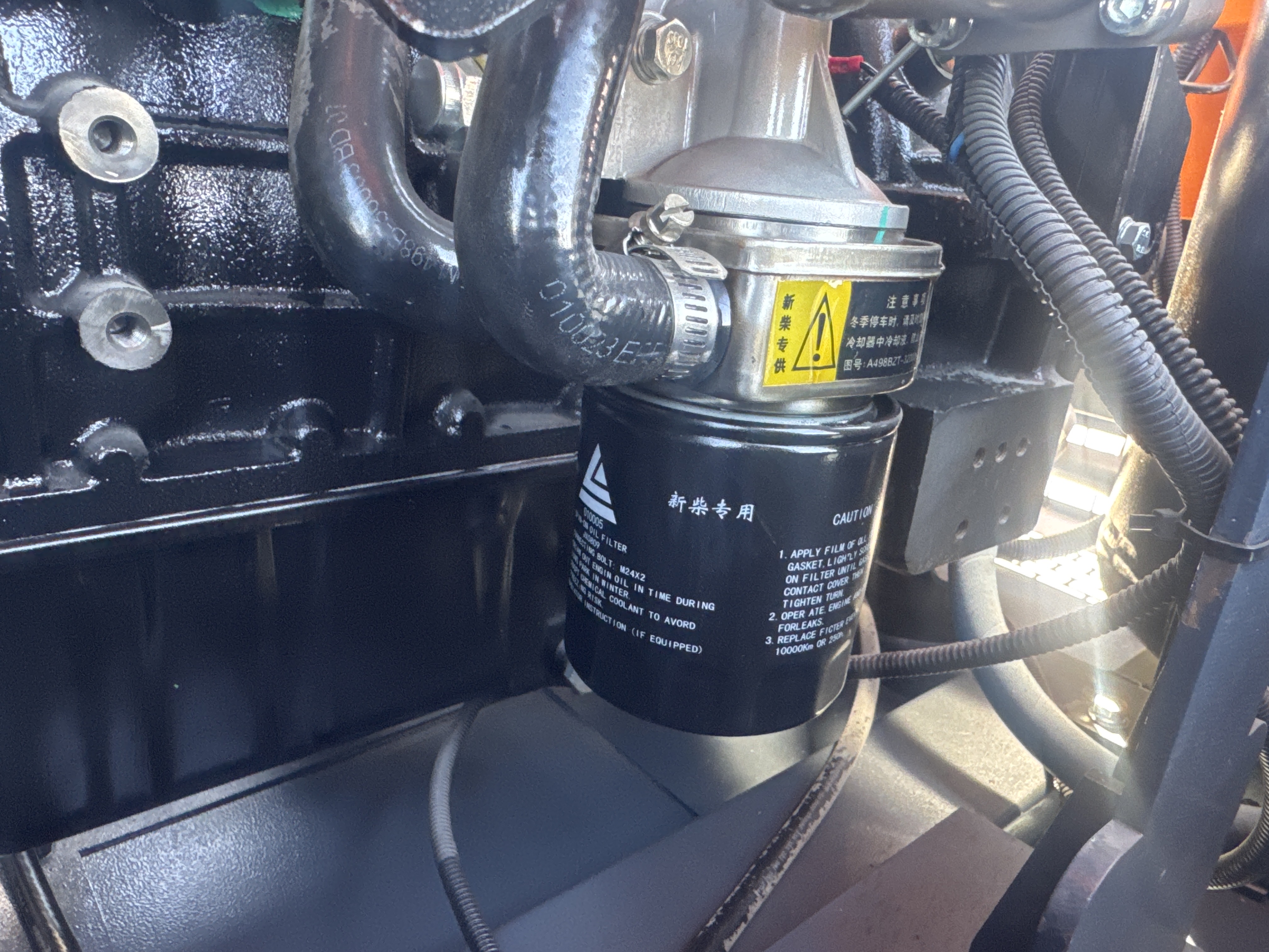 ACA-019-Blurbly-BCS250-8-Air-compressors-inspection-Engine-Engine-oil-leaks-4