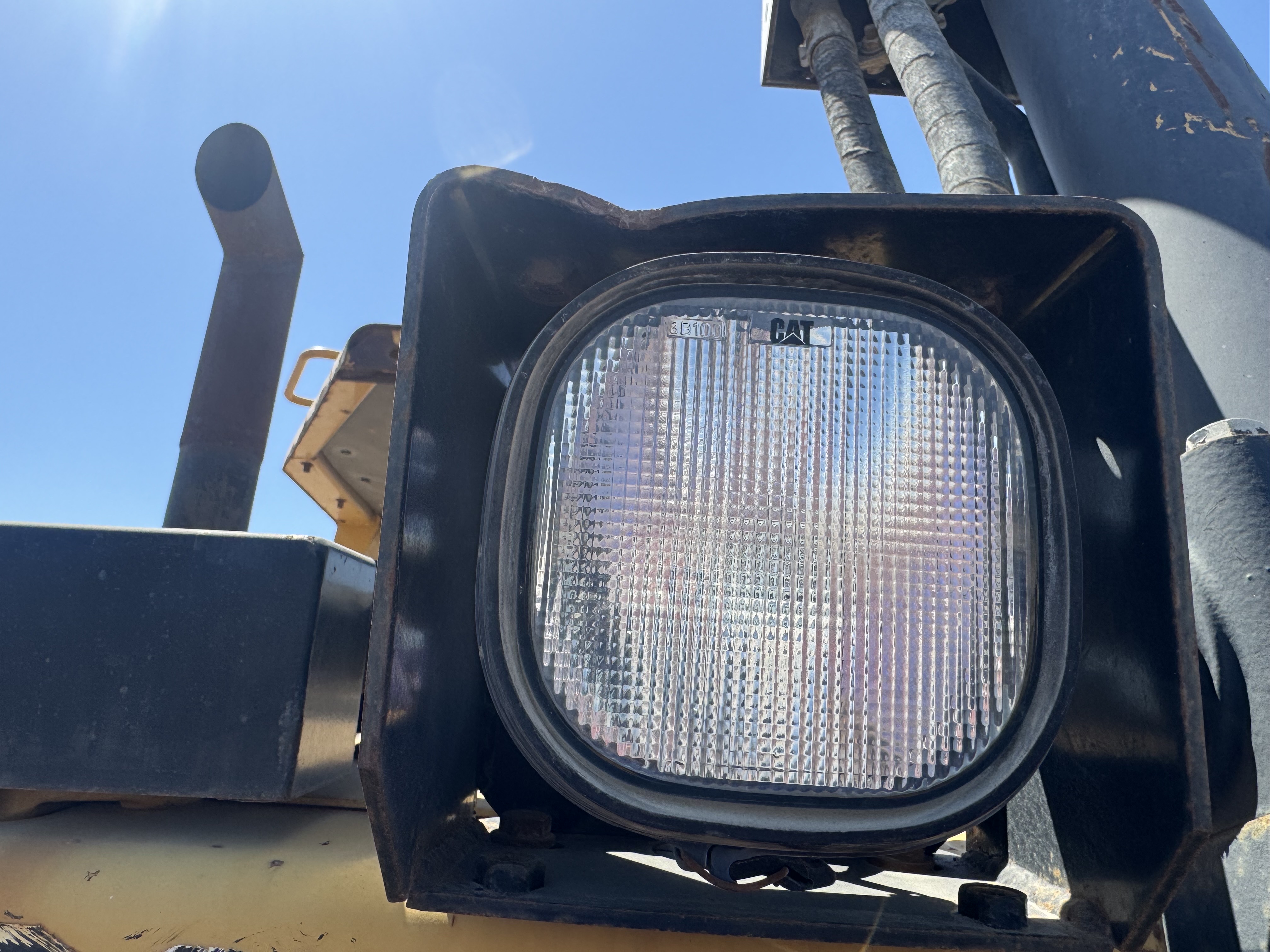 CDB-018-كاتربيلر-D6R-XL-بلدوزرات-مجنزرة-فحص-الإلكترونيات-الأنوار-والإشارات-1