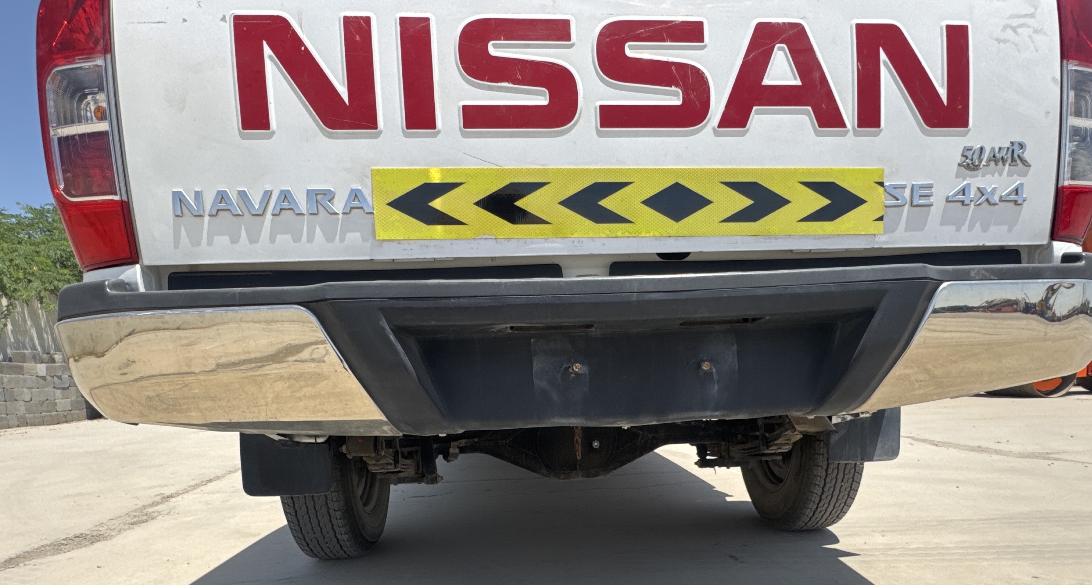 PUV-001-Nissan-Navara-4WD-Pickups-inspection-Exterior-Rear-bumper-2