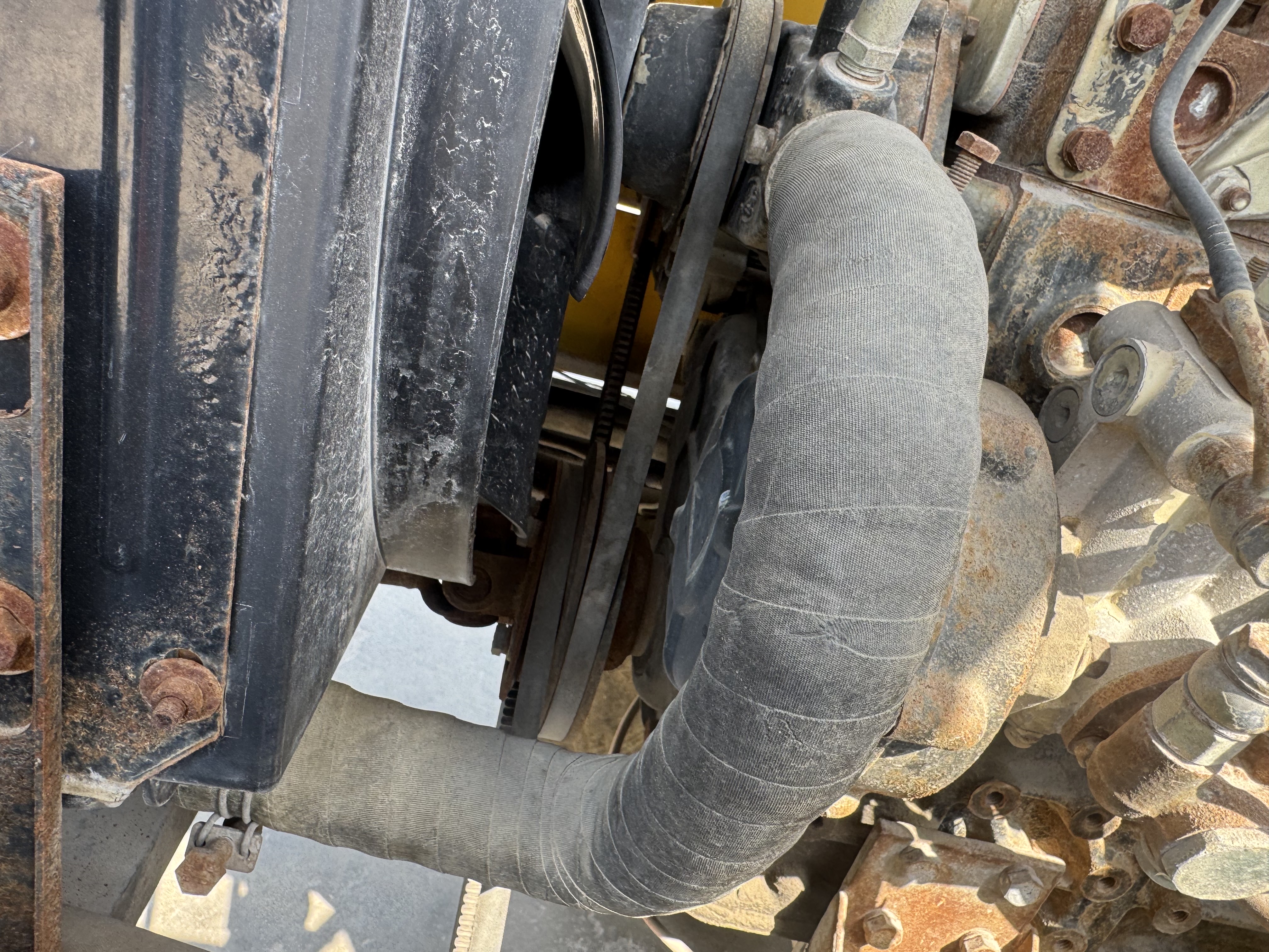 WHL-020-Shanding-ZL26-Wheel-loaders-inspection-Engine-Hoses-1