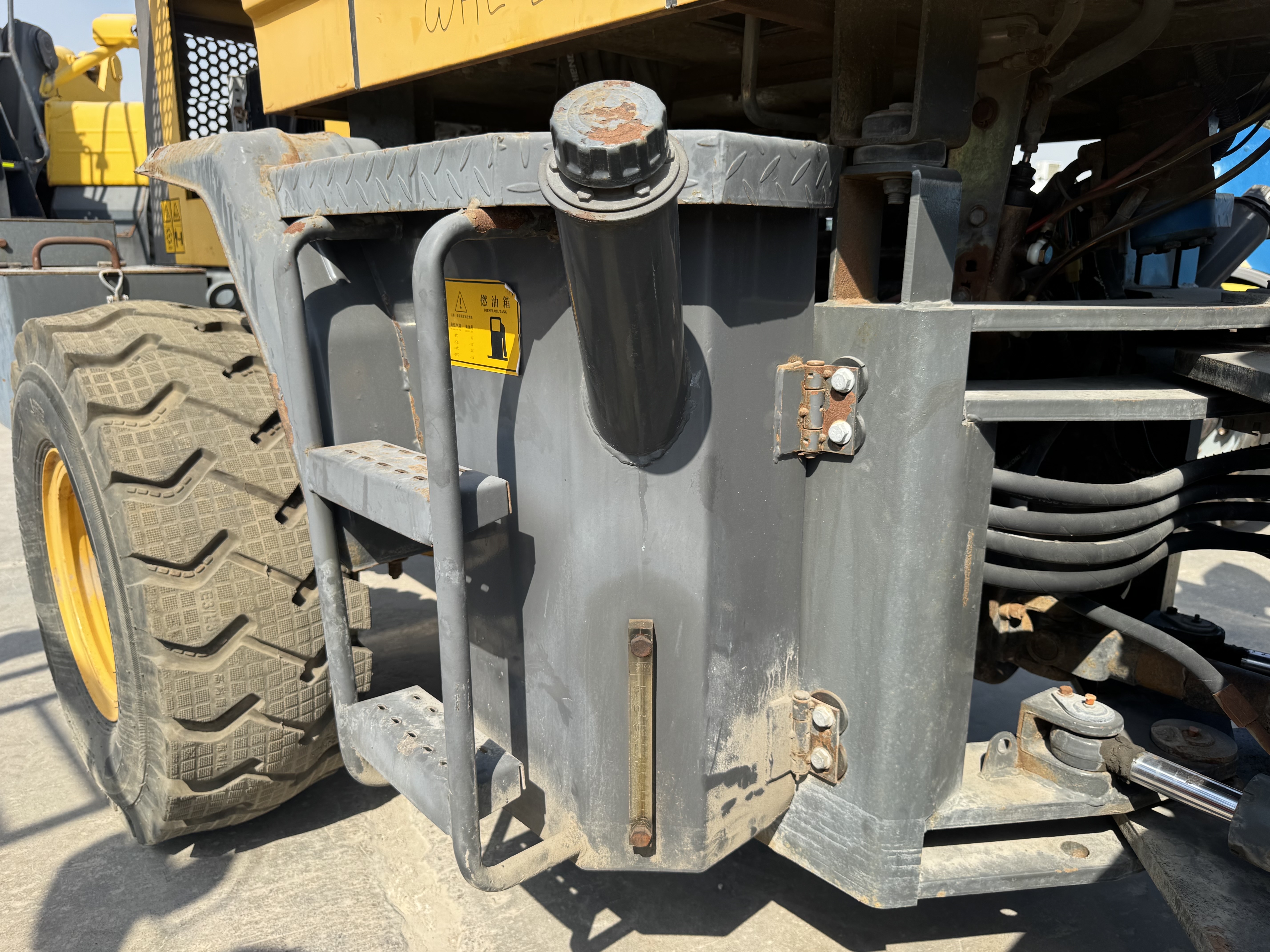 WHL-020-Shanding-ZL26-Wheel-loaders-inspection-Engine-Fuel-tank-1