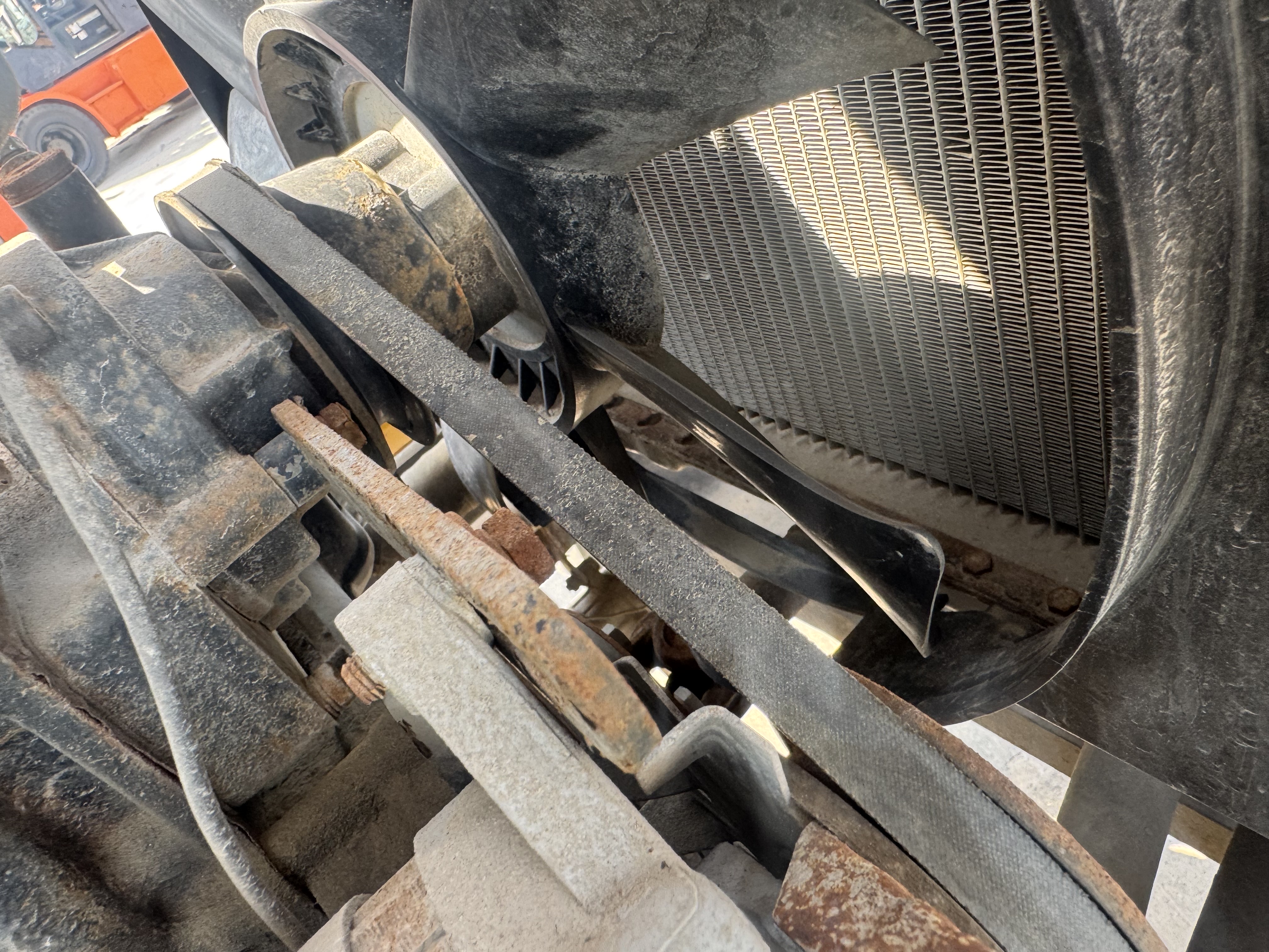 WHL-020-Shanding-ZL26-Wheel-loaders-inspection-Engine-Belts-1