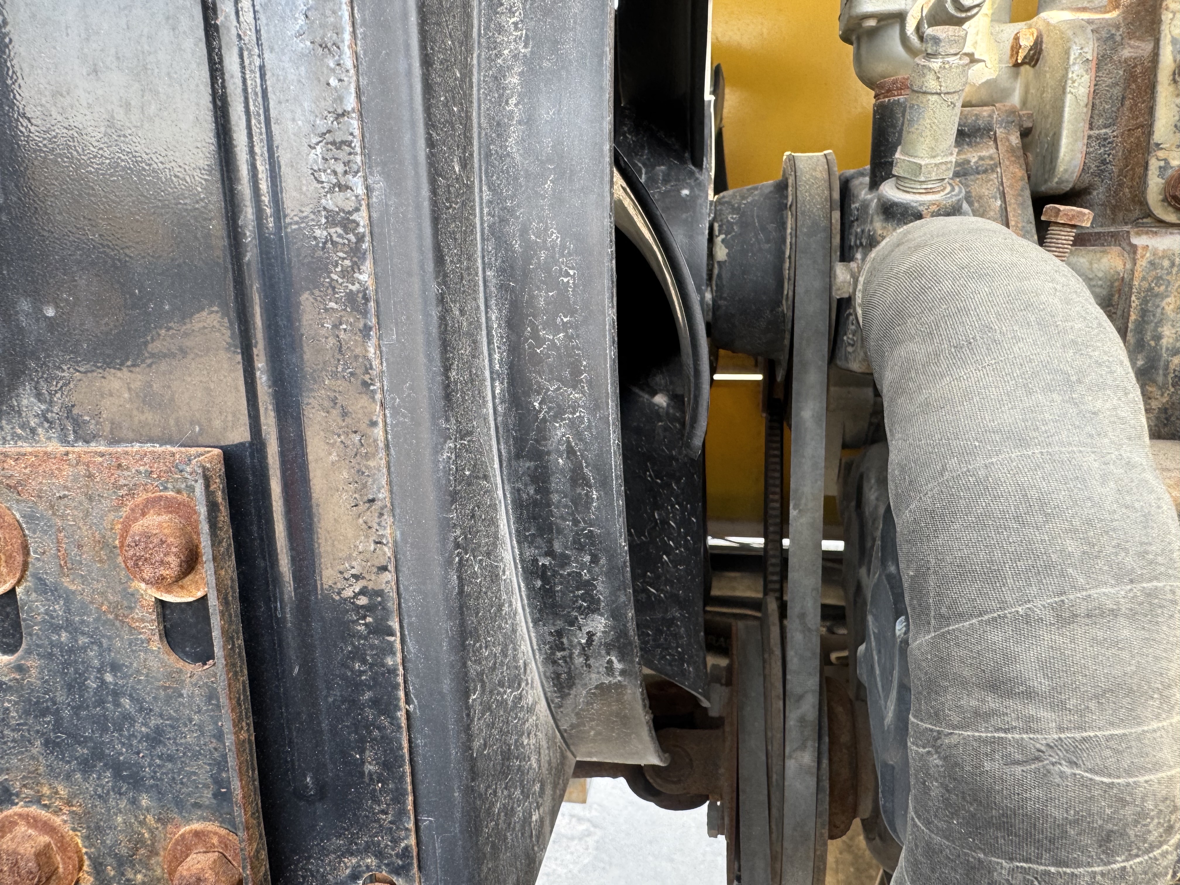 WHL-020-Shanding-ZL26-Wheel-loaders-inspection-Engine-Belts-1