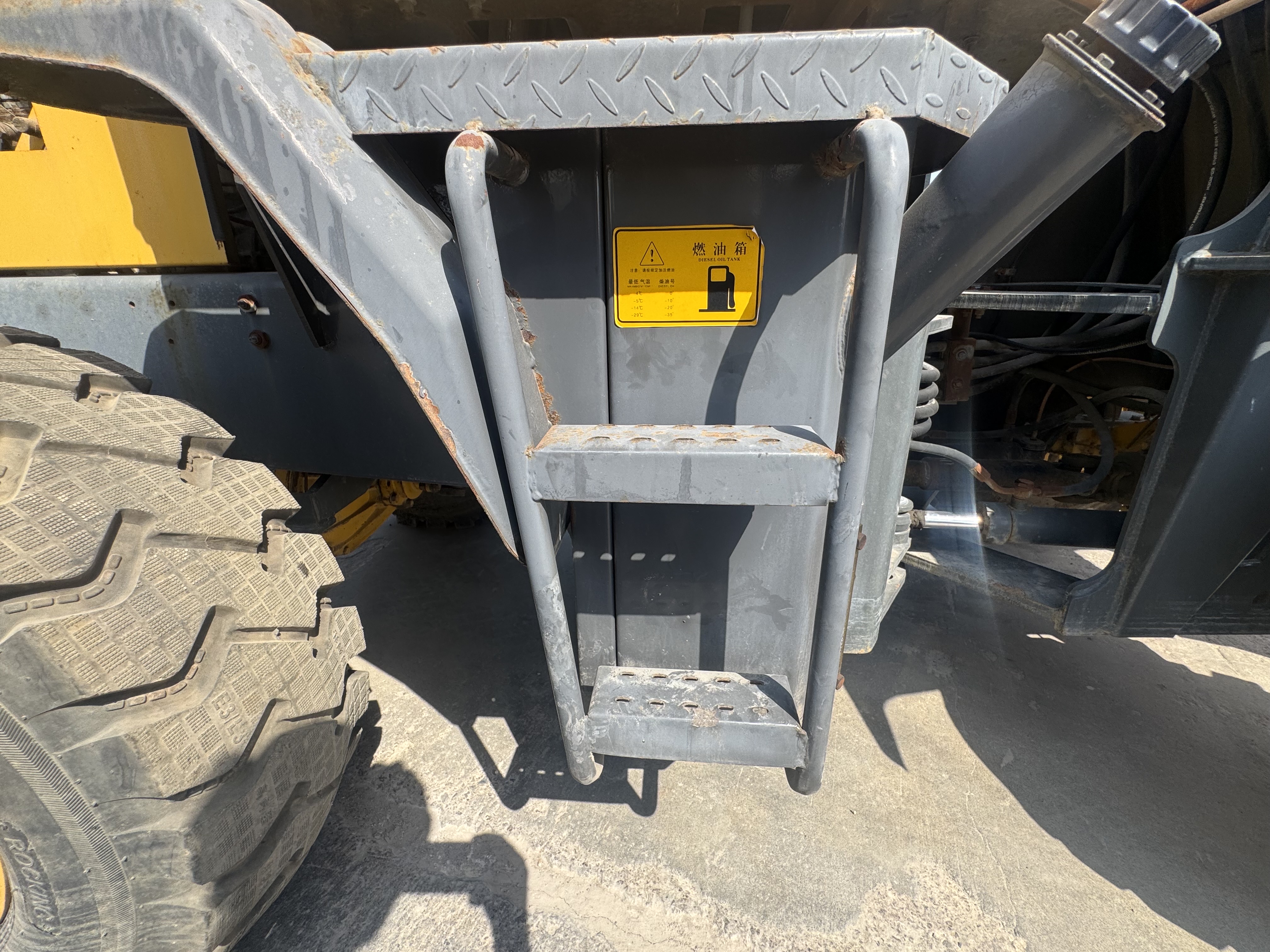WHL-020-Shanding-ZL26-Wheel-loaders-inspection-Structure-Steps/ladders-1
