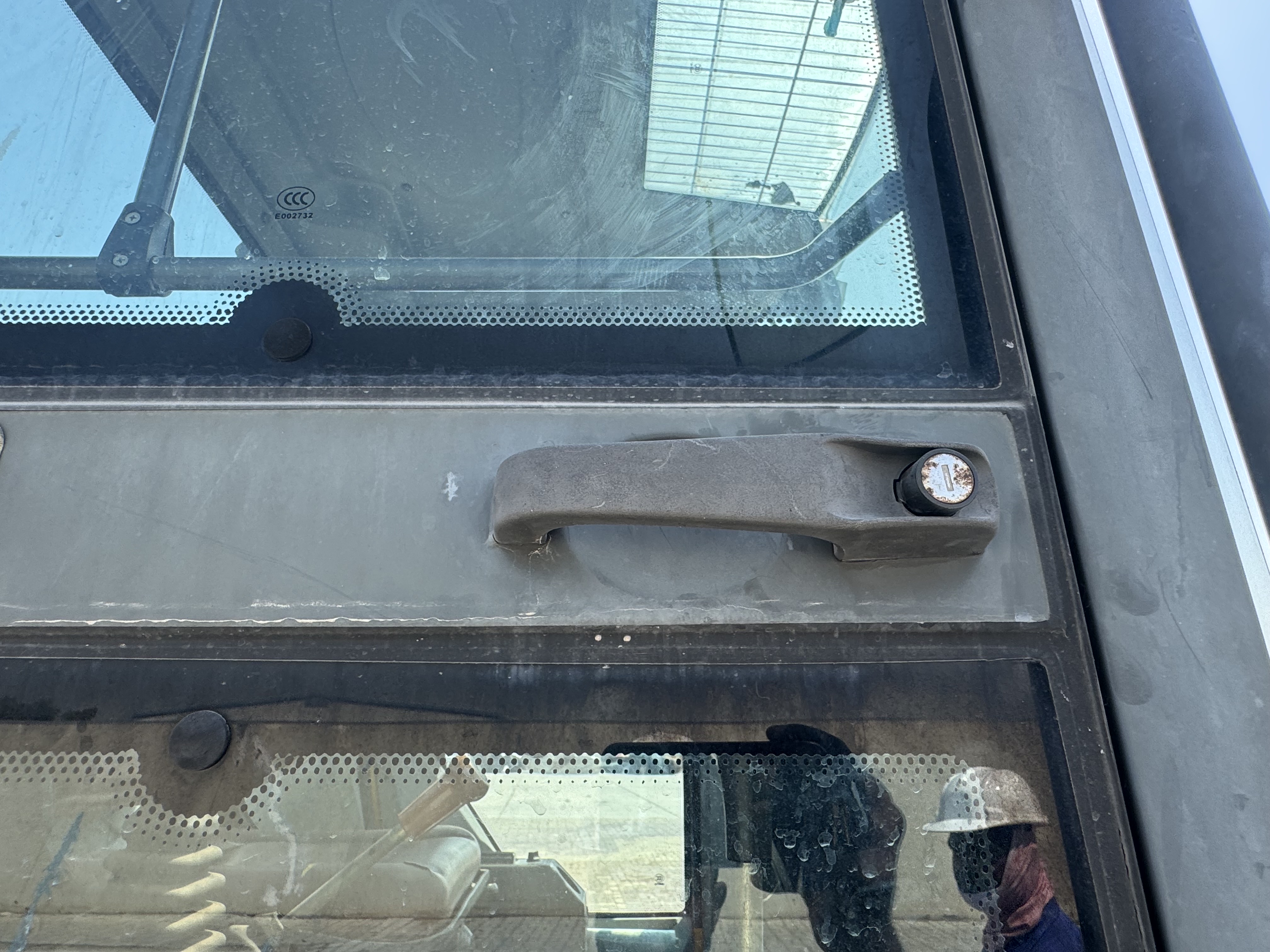 WHL-020-Shanding-ZL26-Wheel-loaders-inspection-Cabin-Door-handles-1