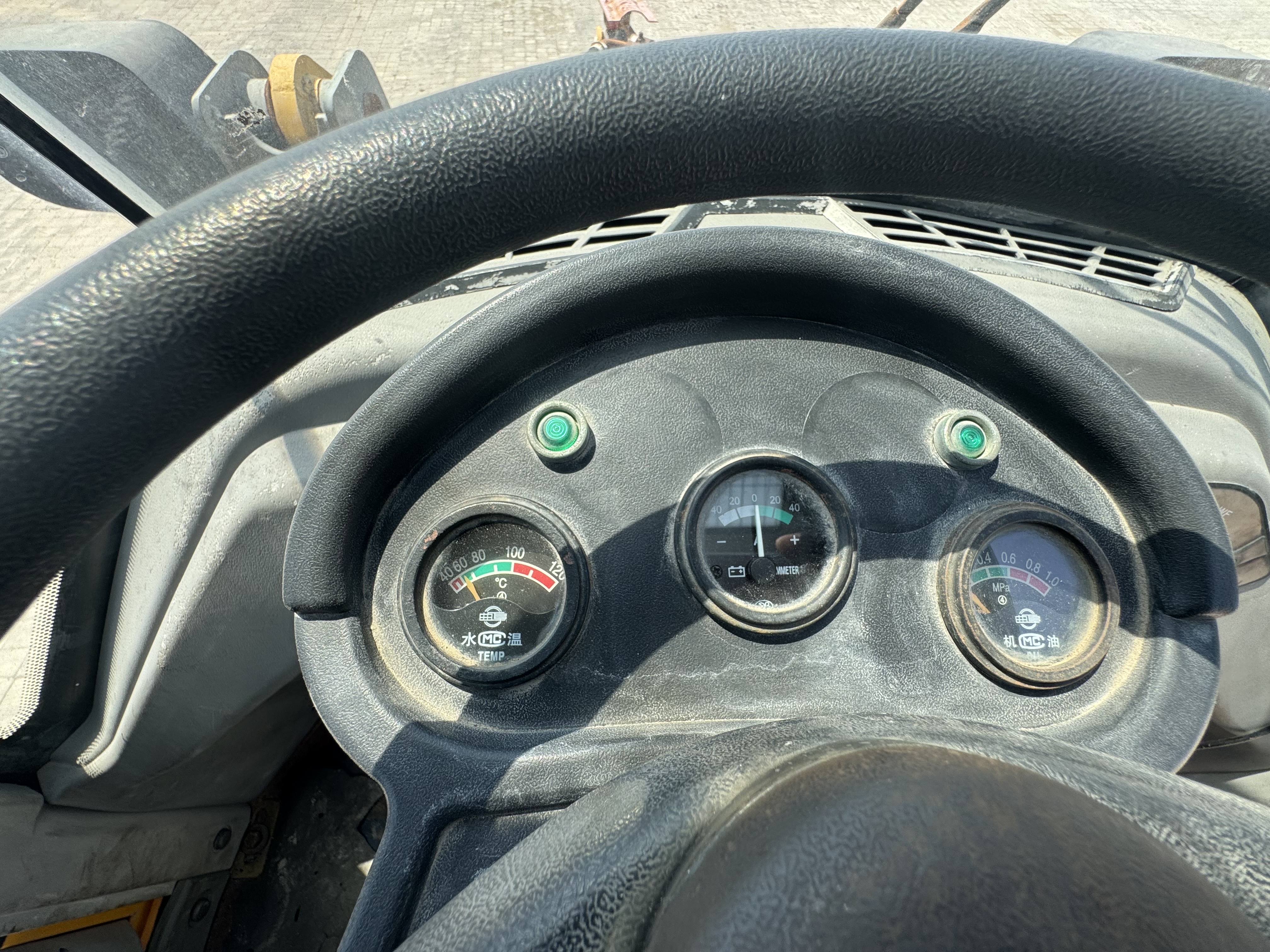 WHL-020-Shanding-ZL26-Wheel-loaders-inspection-Cabin-Instrument-cluster-1