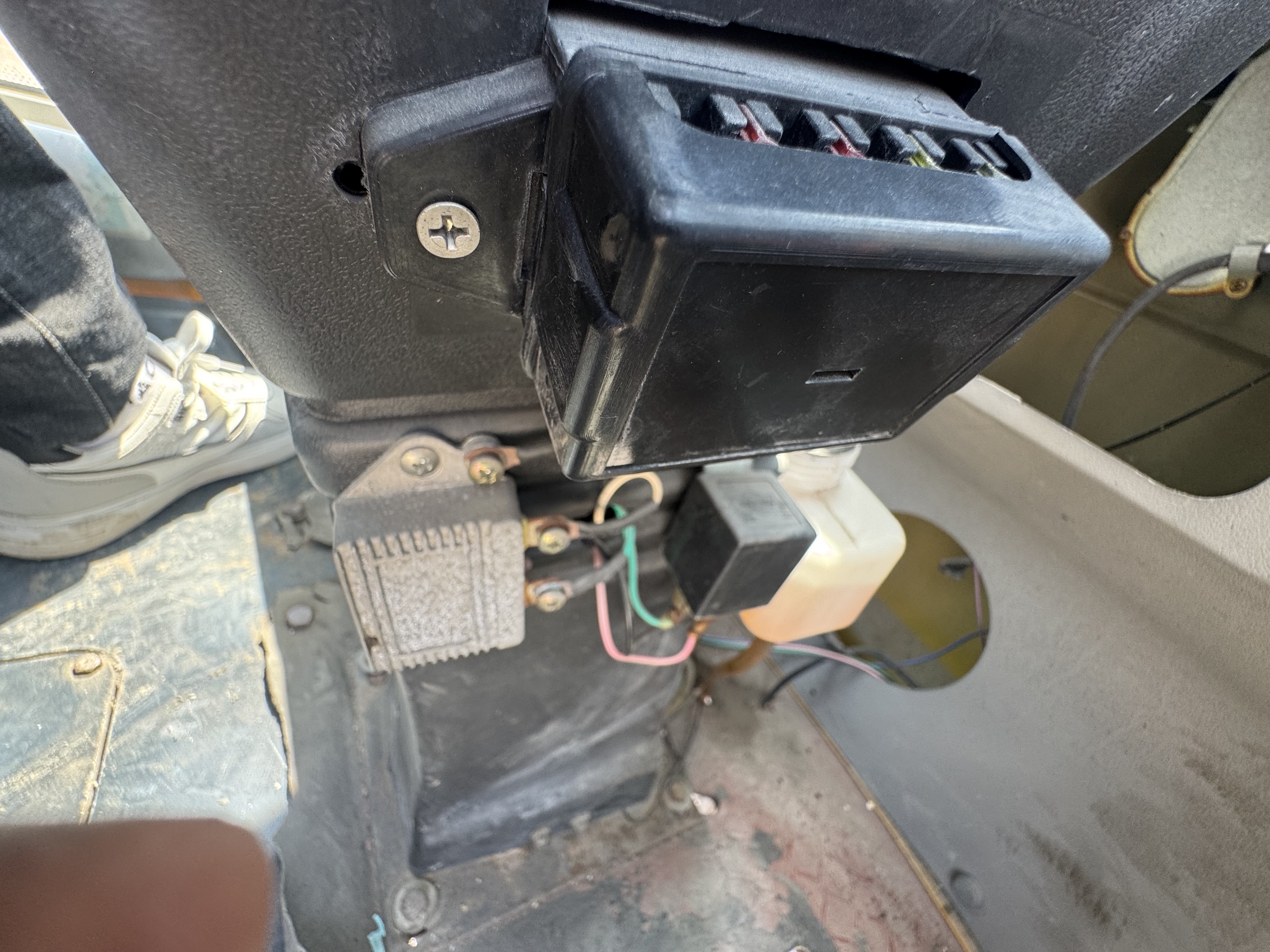 WHL-020-Shanding-ZL26-Wheel-loaders-inspection-Electronic-Fuse-box-1
